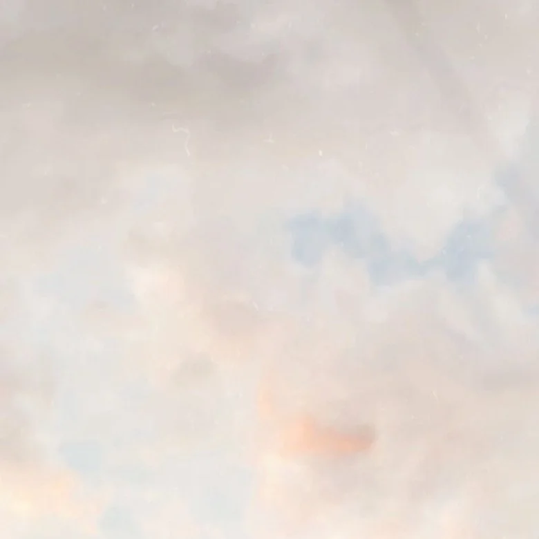 Un peu, souvent la t&ecirc;te dans les nuages ☁️✨