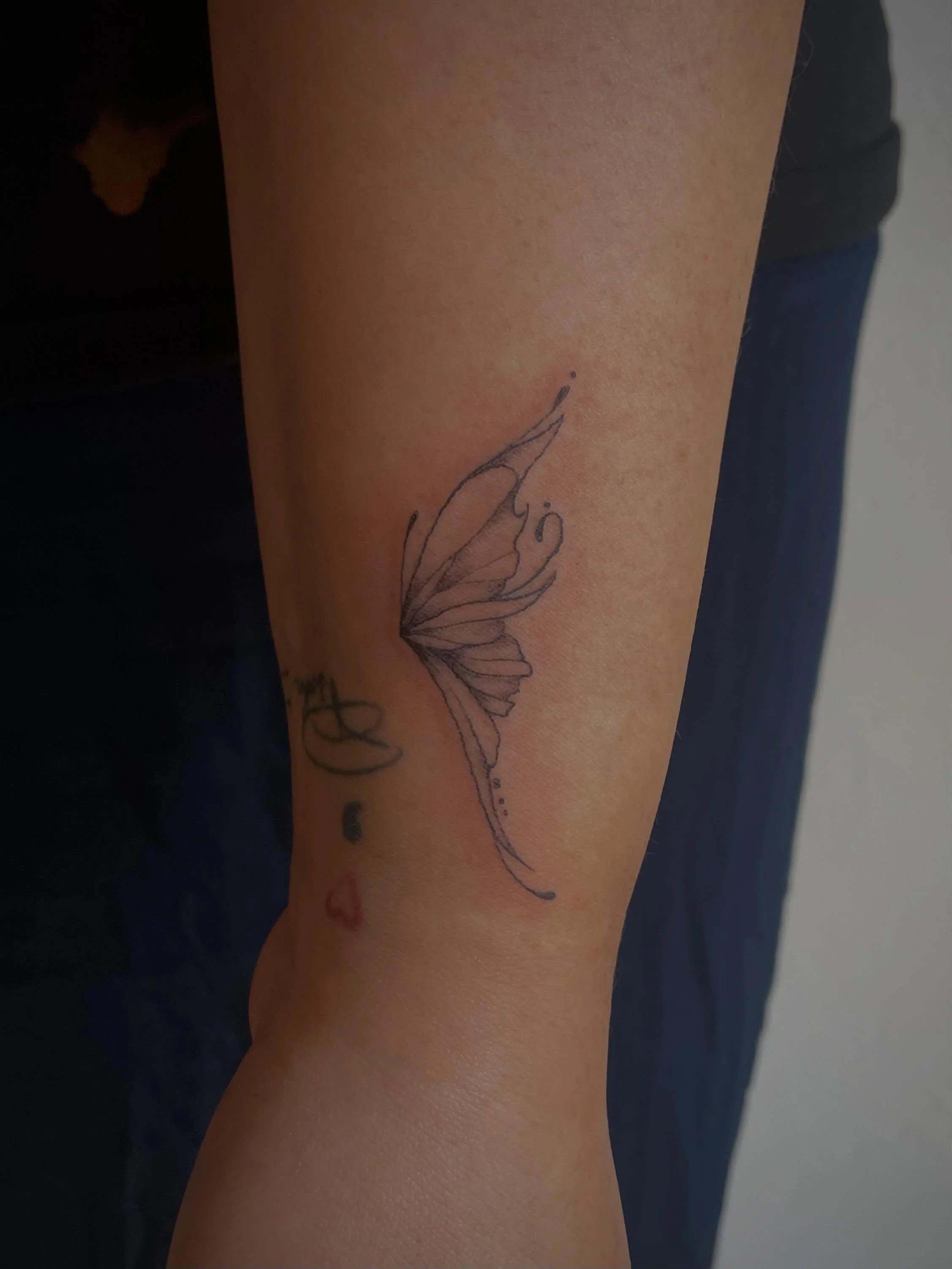 Another super cute piece from the flash event! Thanks again to everyone who stopped by! All flash pieces are still available to book :)

🩷🪽

#centraloregontattoo #localtattooartist #flashevent #flashtattoos #butterflytattoos
