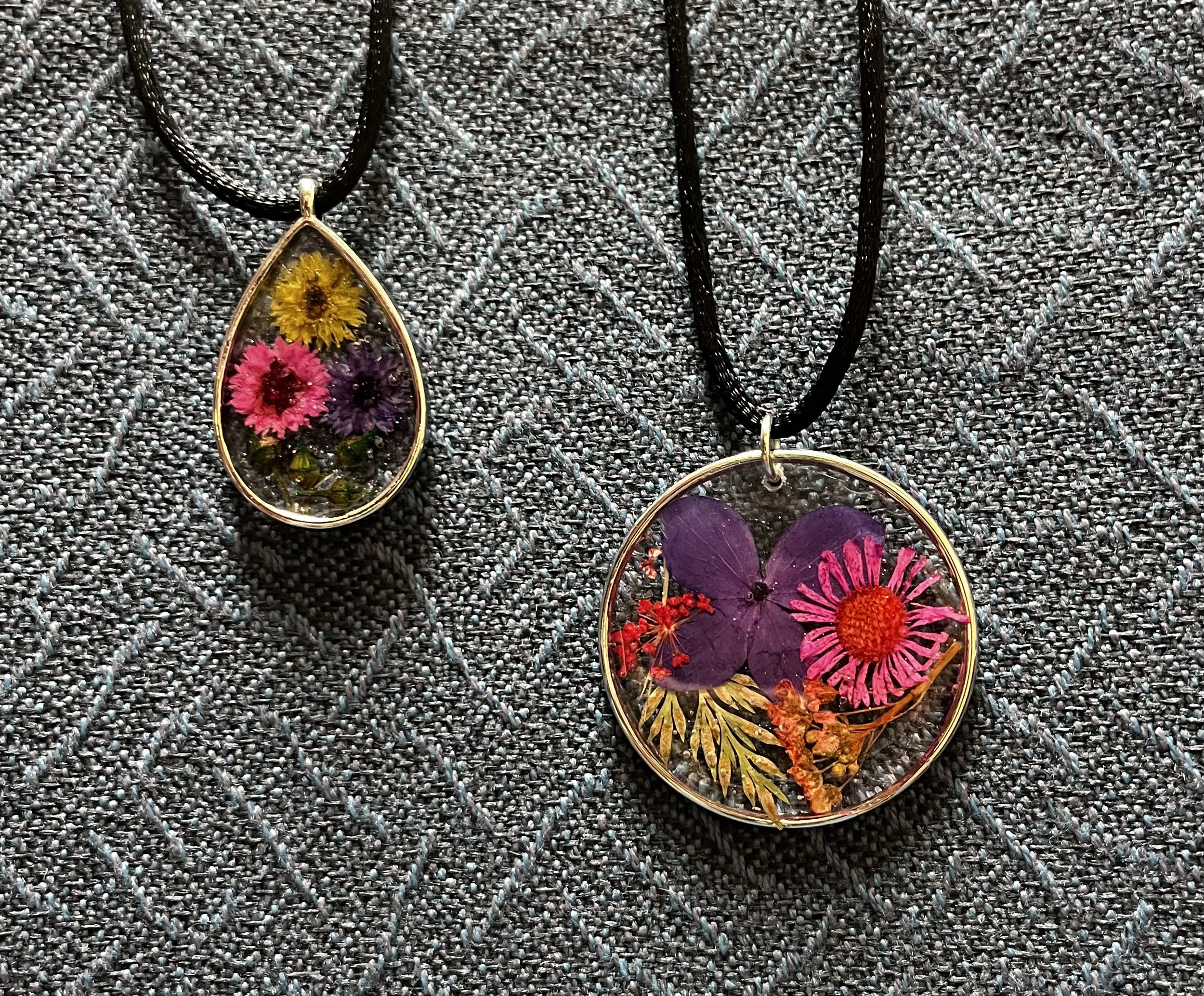 Resin Flower Pendant Mar. 7