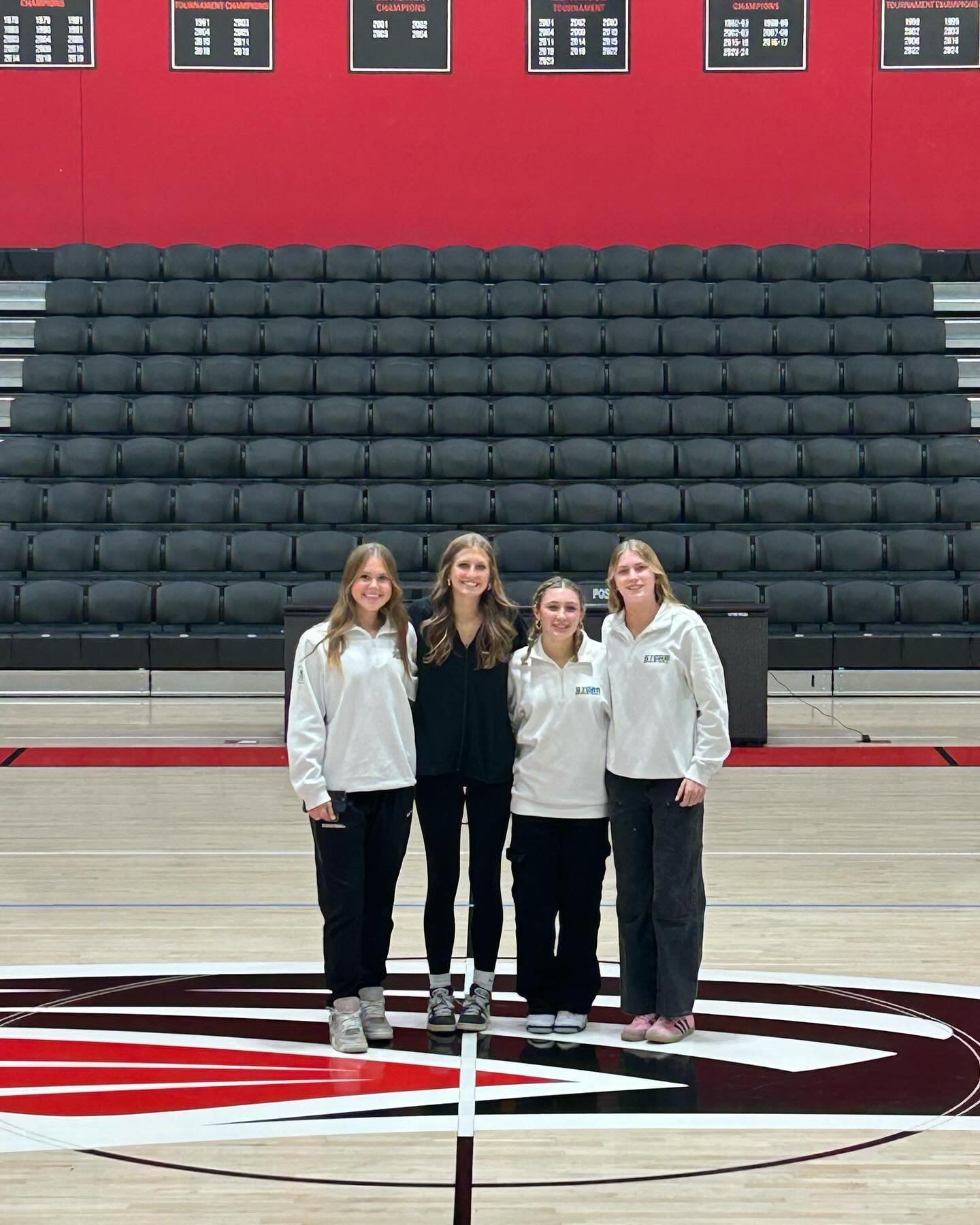 Huge thanks to @souraiders_wbb for hosting some of our girls for a visit today! Got to see a beautiful campus with elite facilities and a great college town in Ashland, OR! The Raiders play an exciting brand of basketball to watch and will no doubt