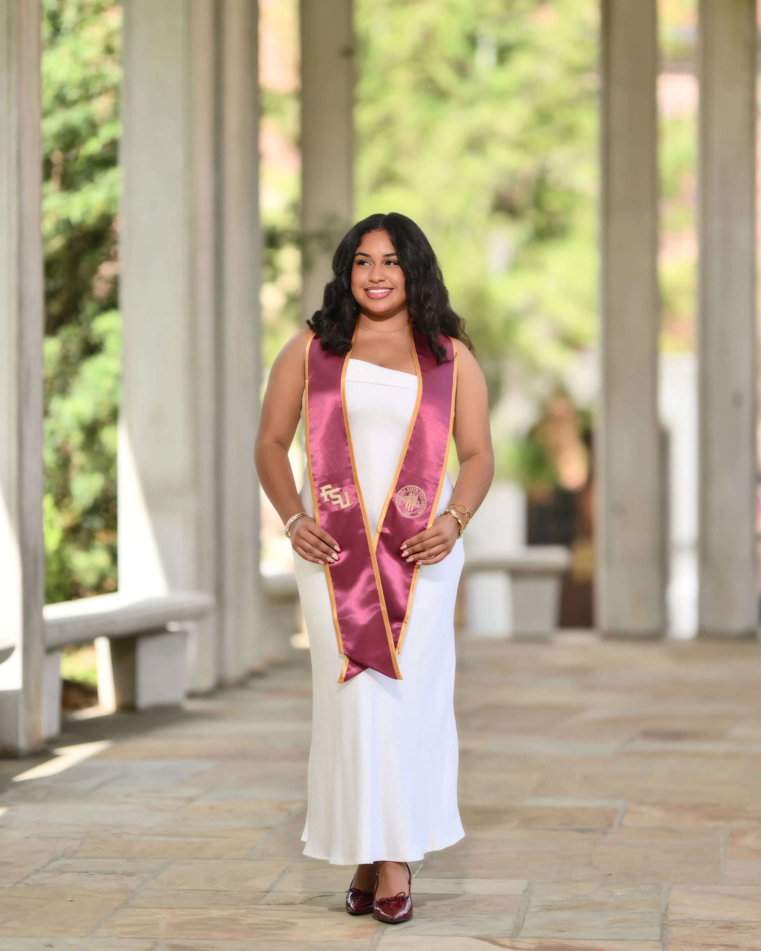 tallahassee-fsu-graduation-photographer-colonnade-walkway-portrait-17.jpg