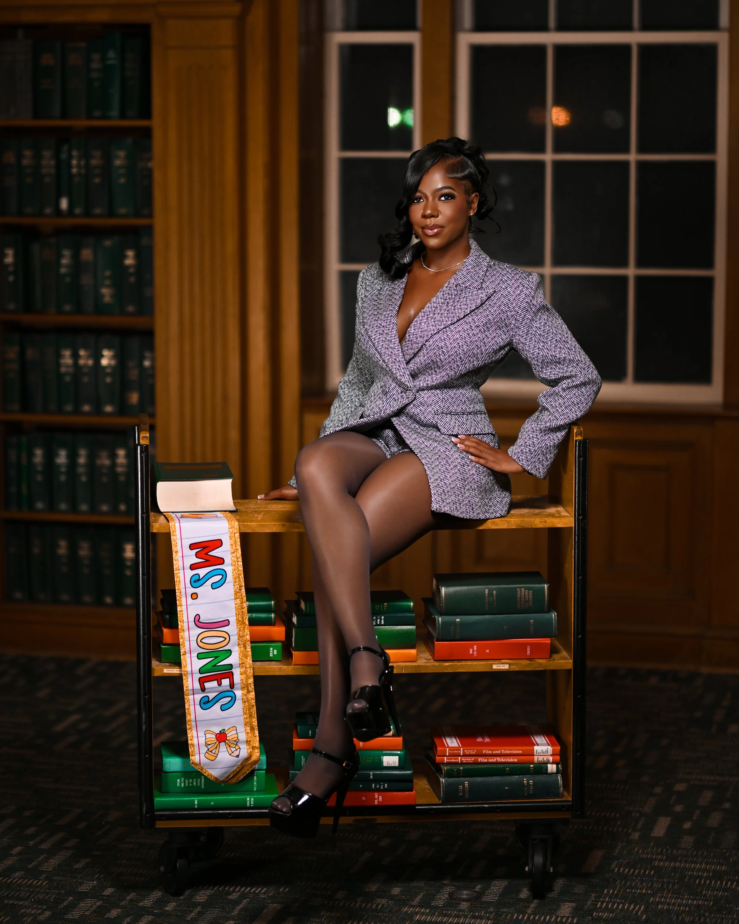 tallahassee-famu-graduation-photographer-teacher-library-portrait-09.jpg
