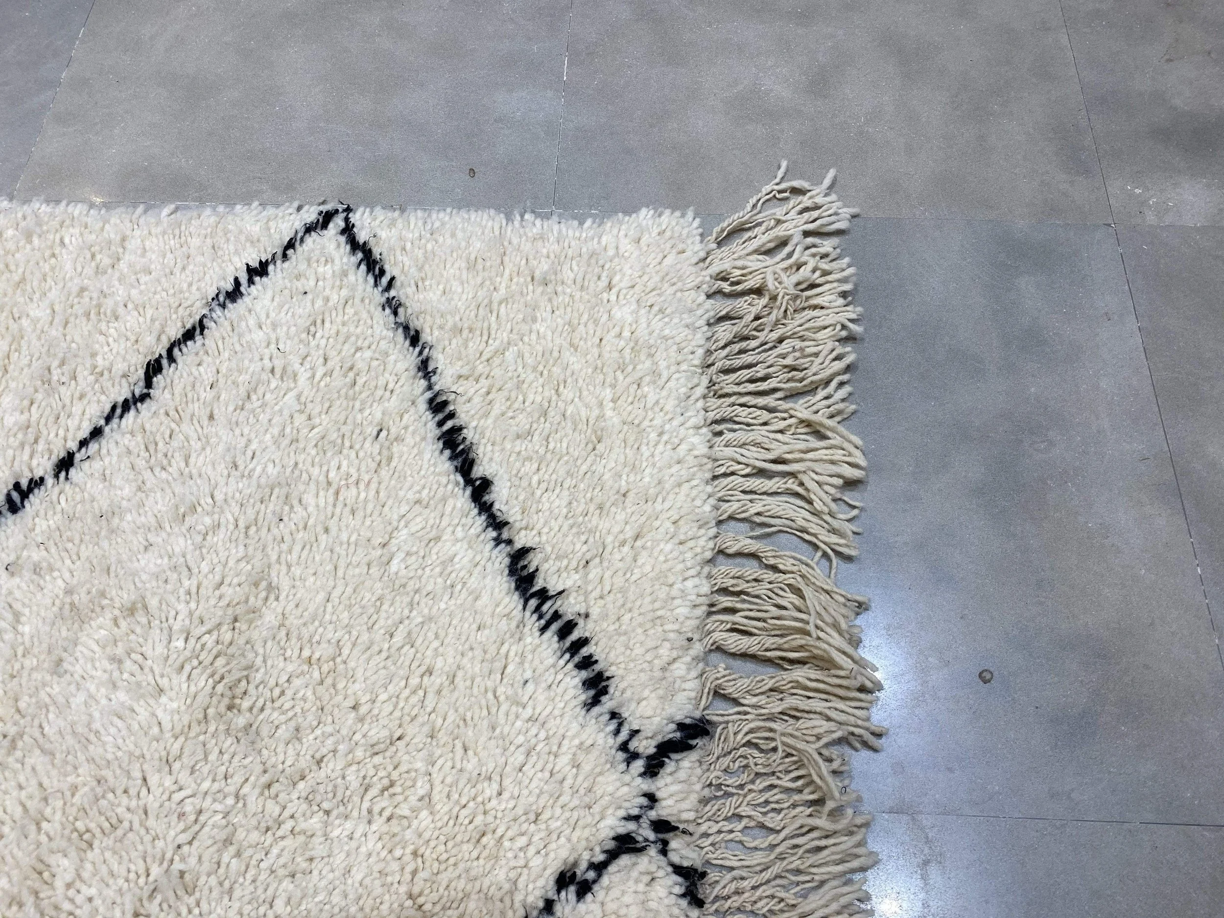 moroccan-berber-rug-beni-ouarain-10-28033712554086.jpg