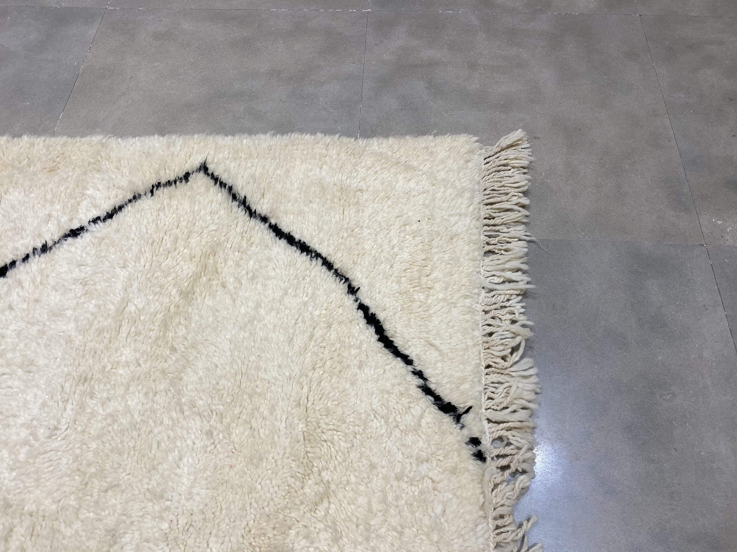moroccan-berber-rug-beni-ouarain-11-28033714290790.jpg