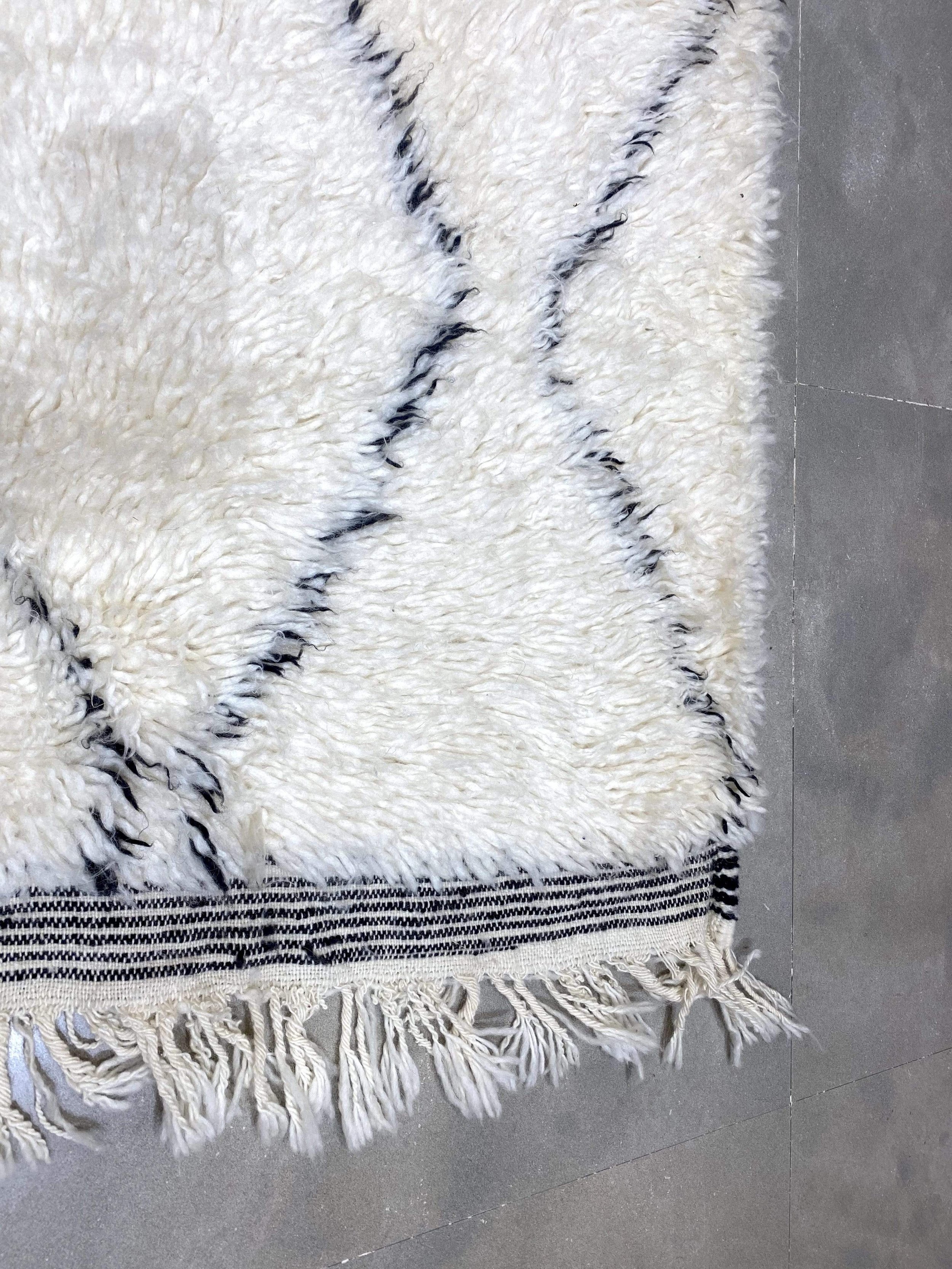 moroccan-berber-rug-beni-ouarain-27-28044472483942.jpg