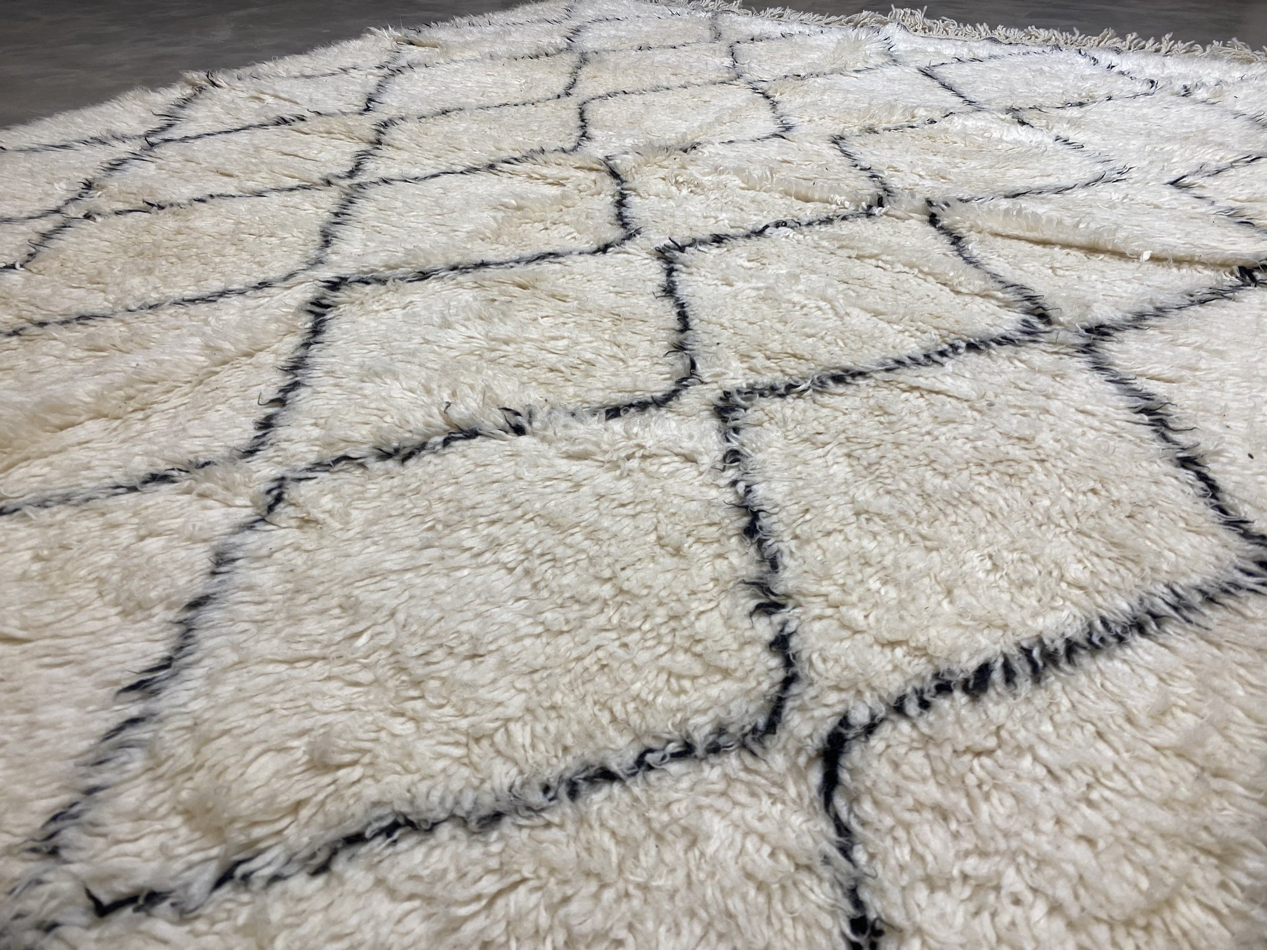 moroccan-berber-rug-beni-ouarain-27-28044472320102.jpg
