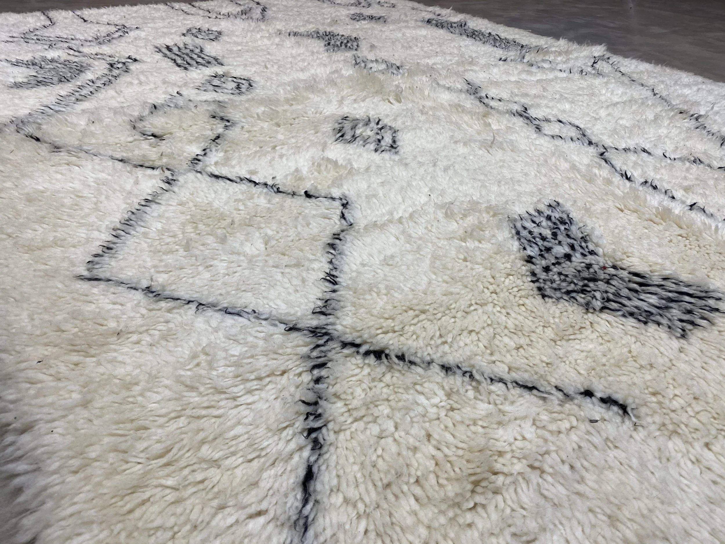 moroccan-berber-rug-beni-ouarain-3-28033667301478.jpg