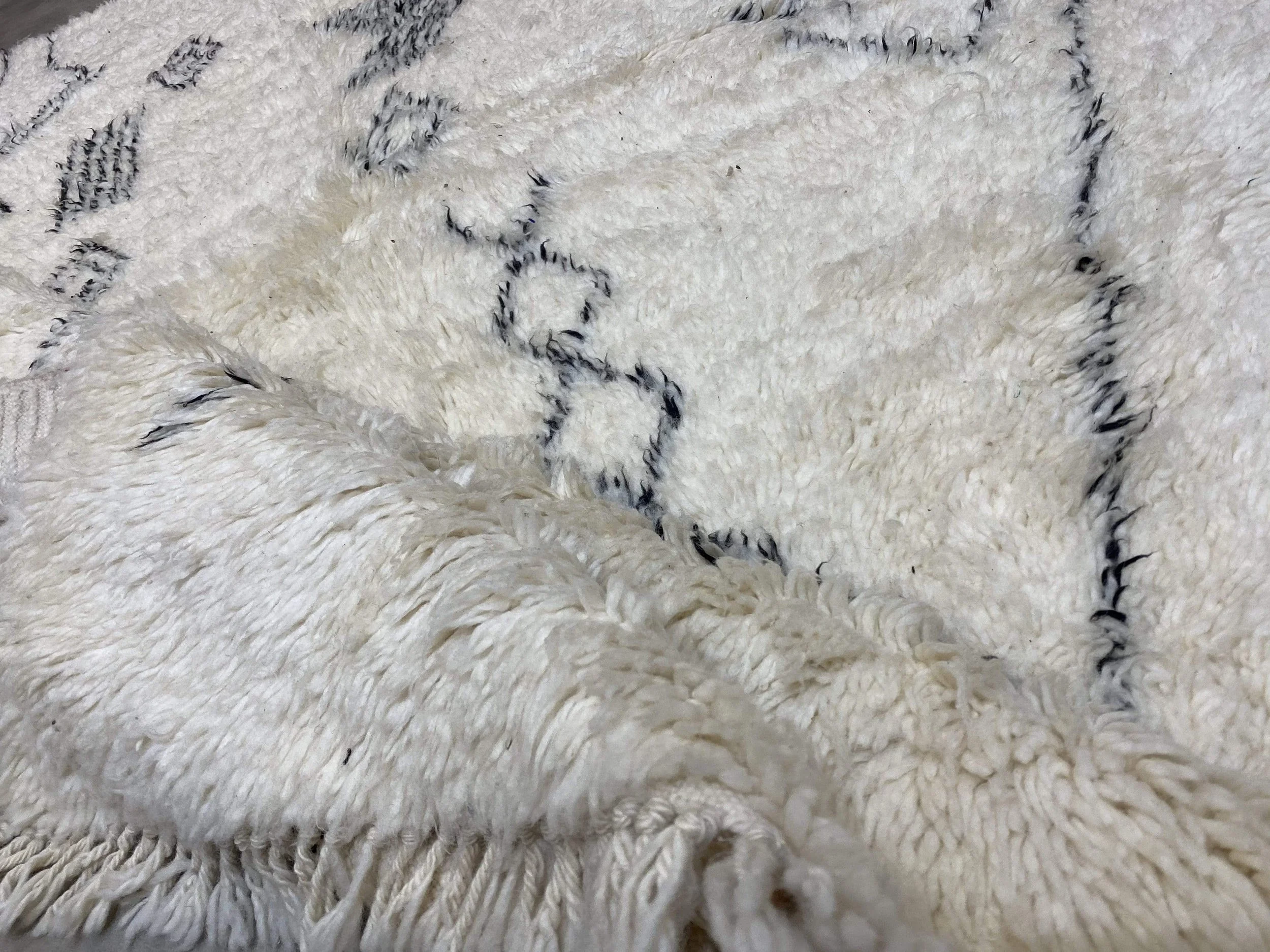 moroccan-berber-rug-beni-ouarain-3-28033667334246.jpg