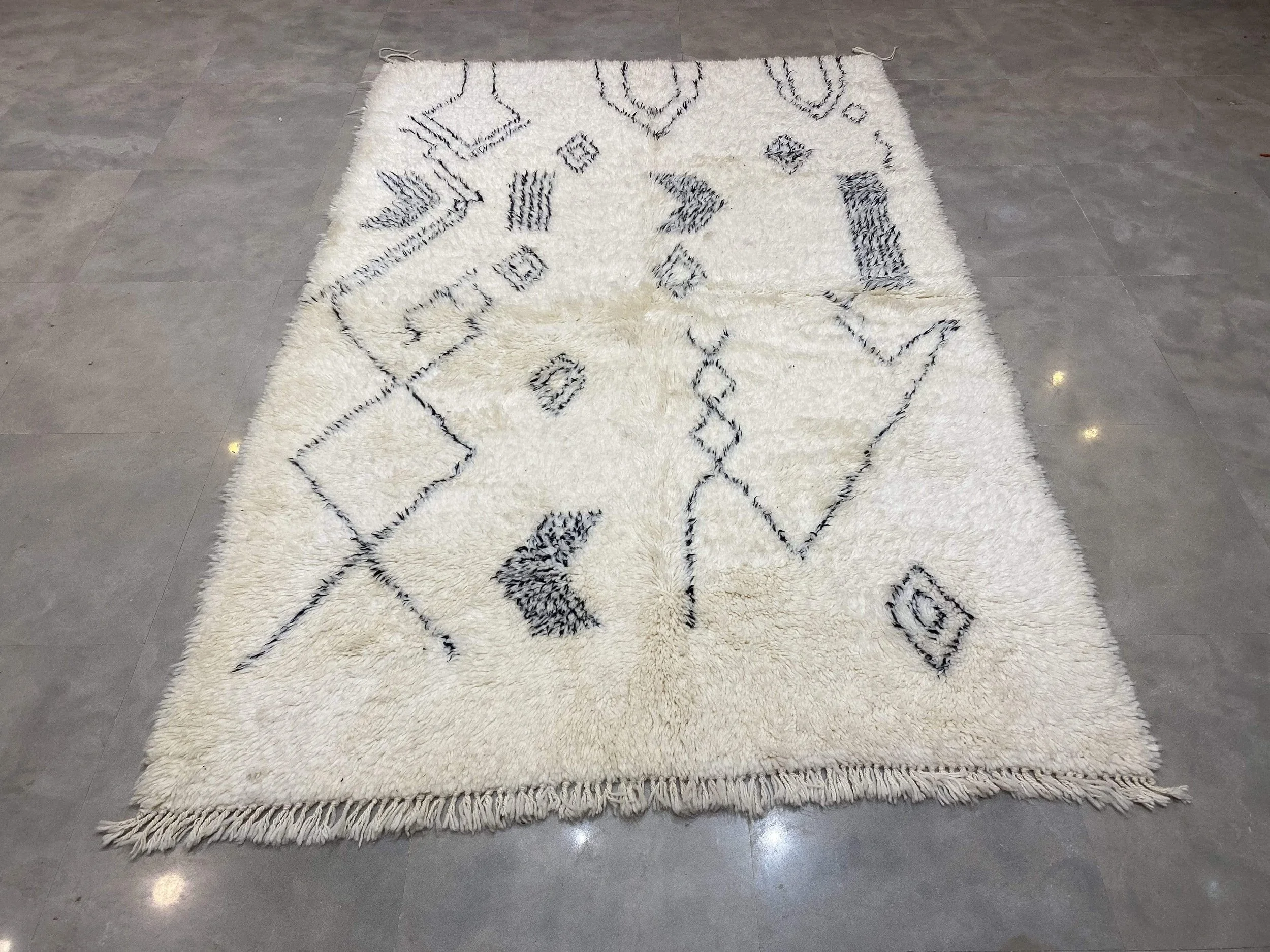moroccan-berber-rug-beni-ouarain-4-28033699348582.jpg