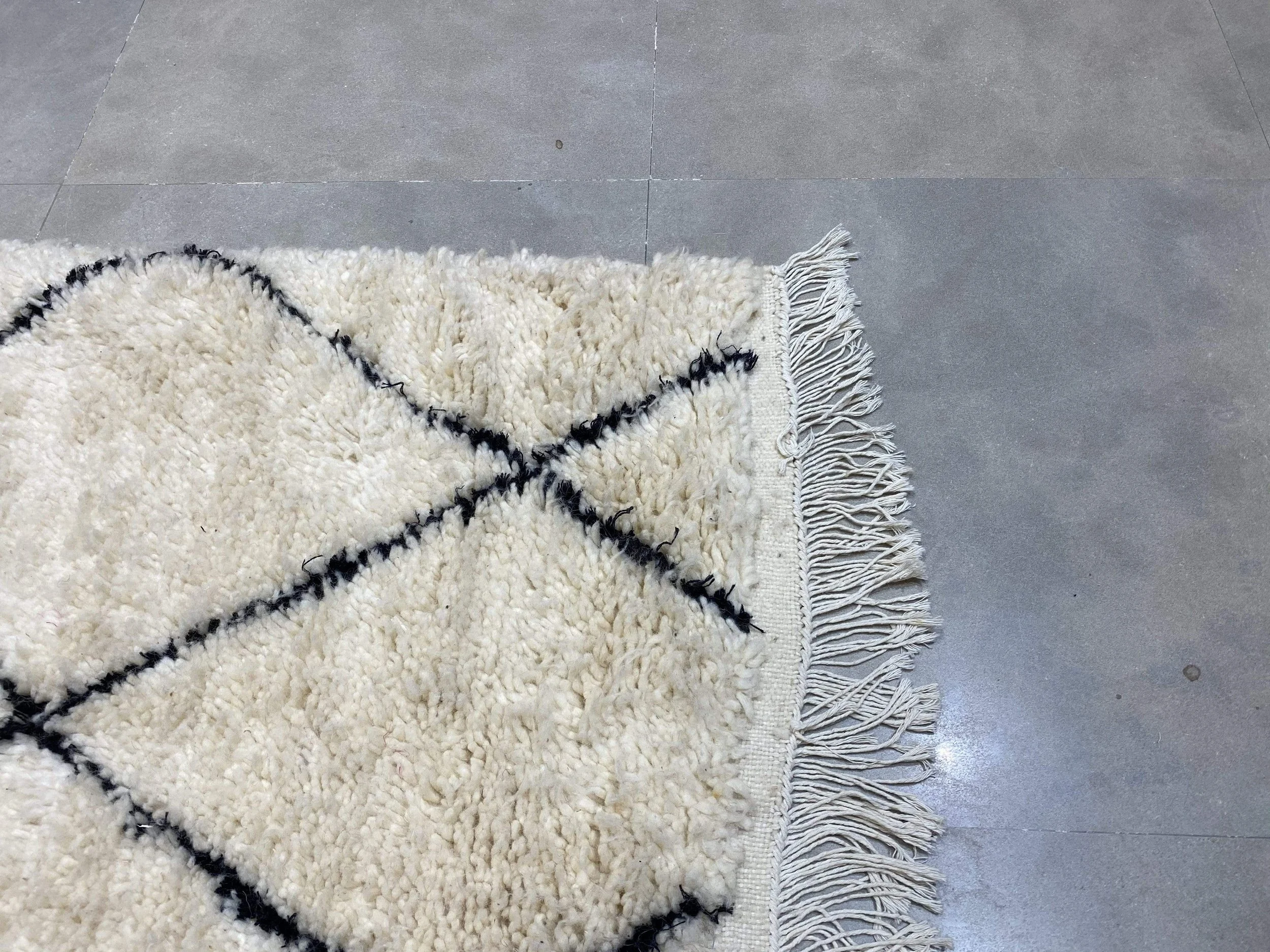 moroccan-berber-rug-beni-ouarain-9-28033711210598.jpg