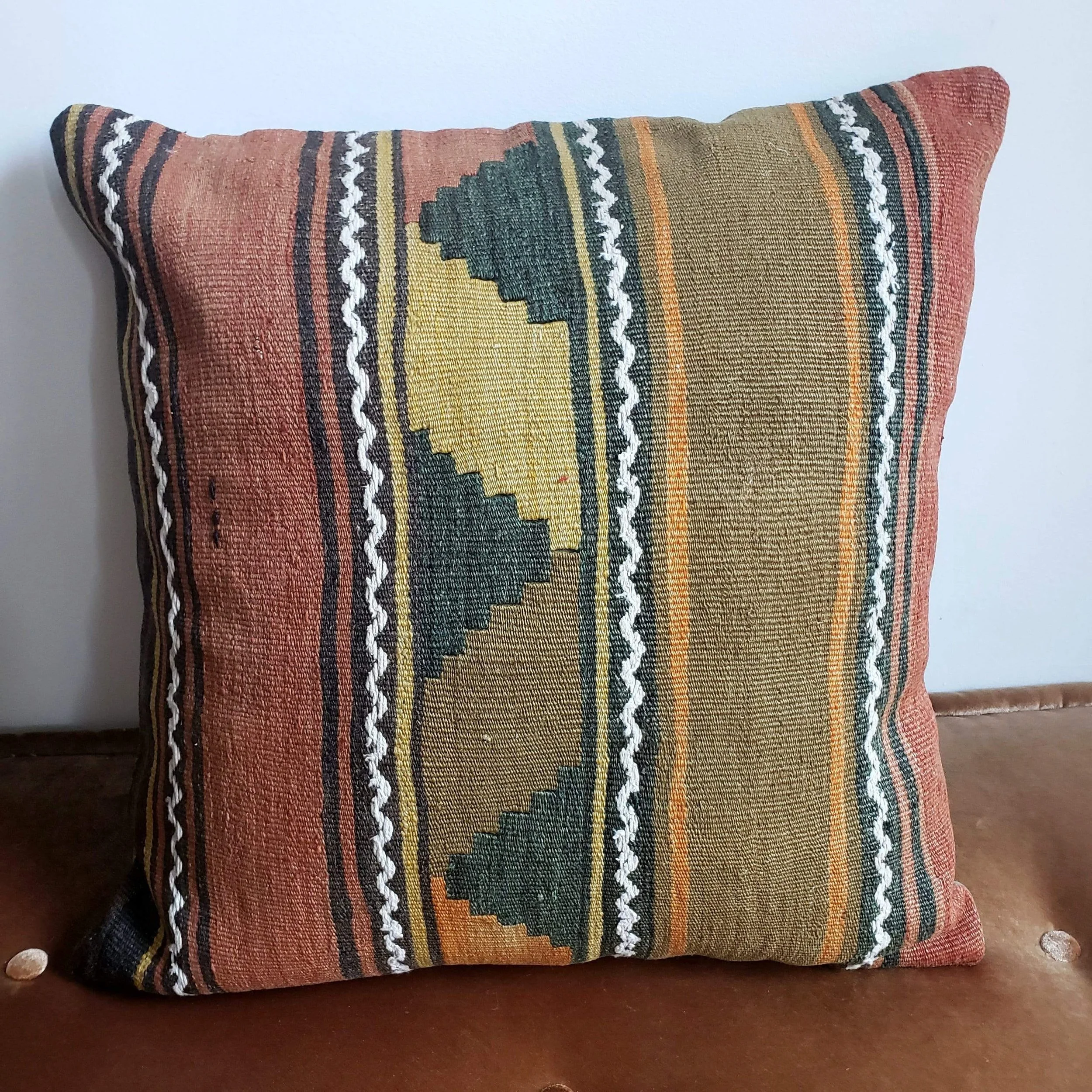 berber-wool-pillow-vintage-moroccan-floor-cushion-vkfp068-15204379525222.jpg