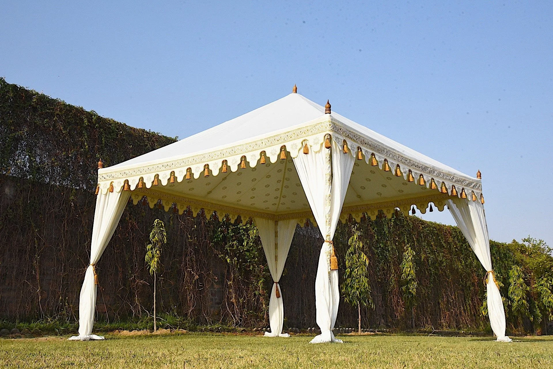 white-gold-moroccan-tent-rental-10-x-10-29593201442918.jpg