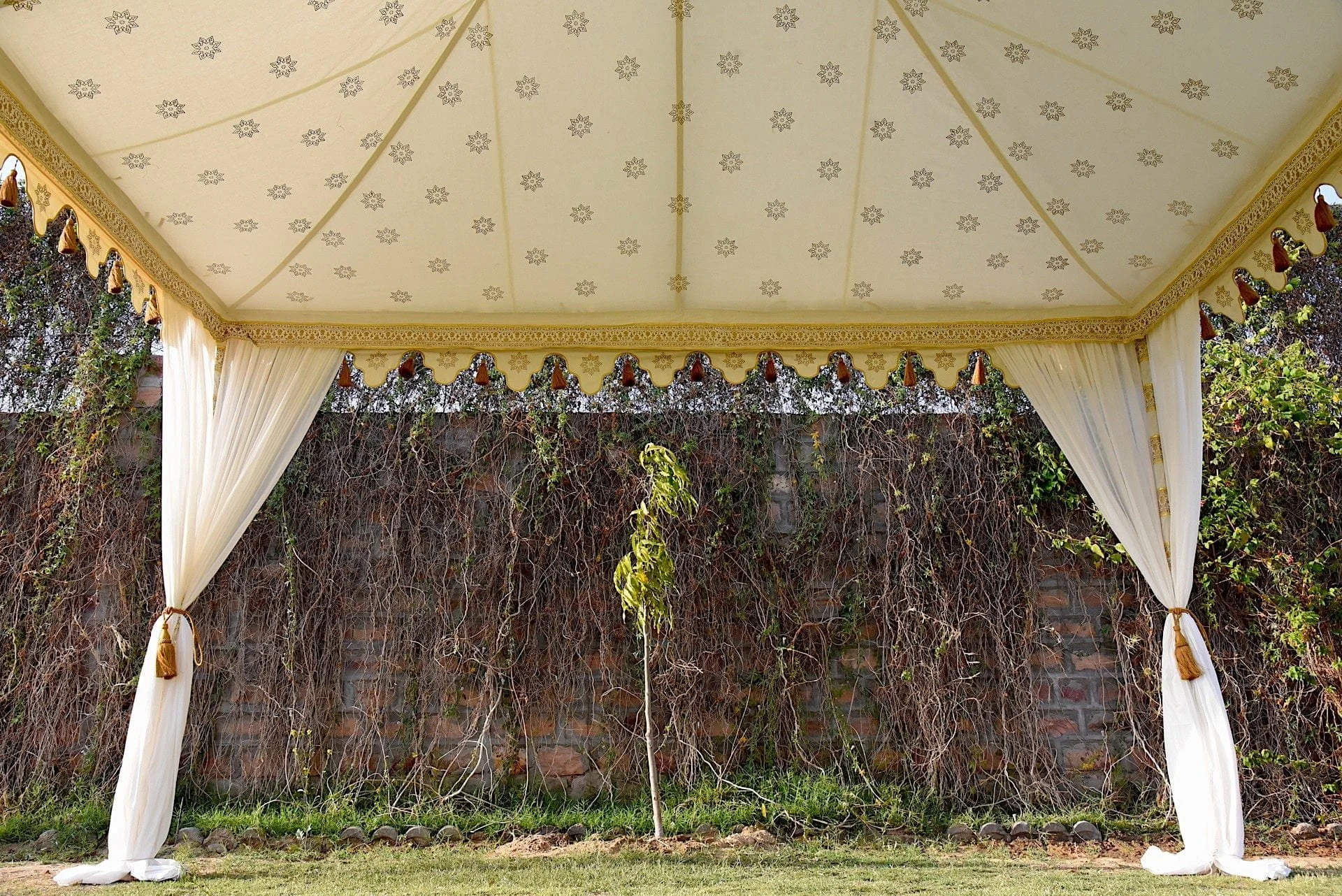 white-gold-moroccan-tent-rental-10-x-10-29593201475686.jpg