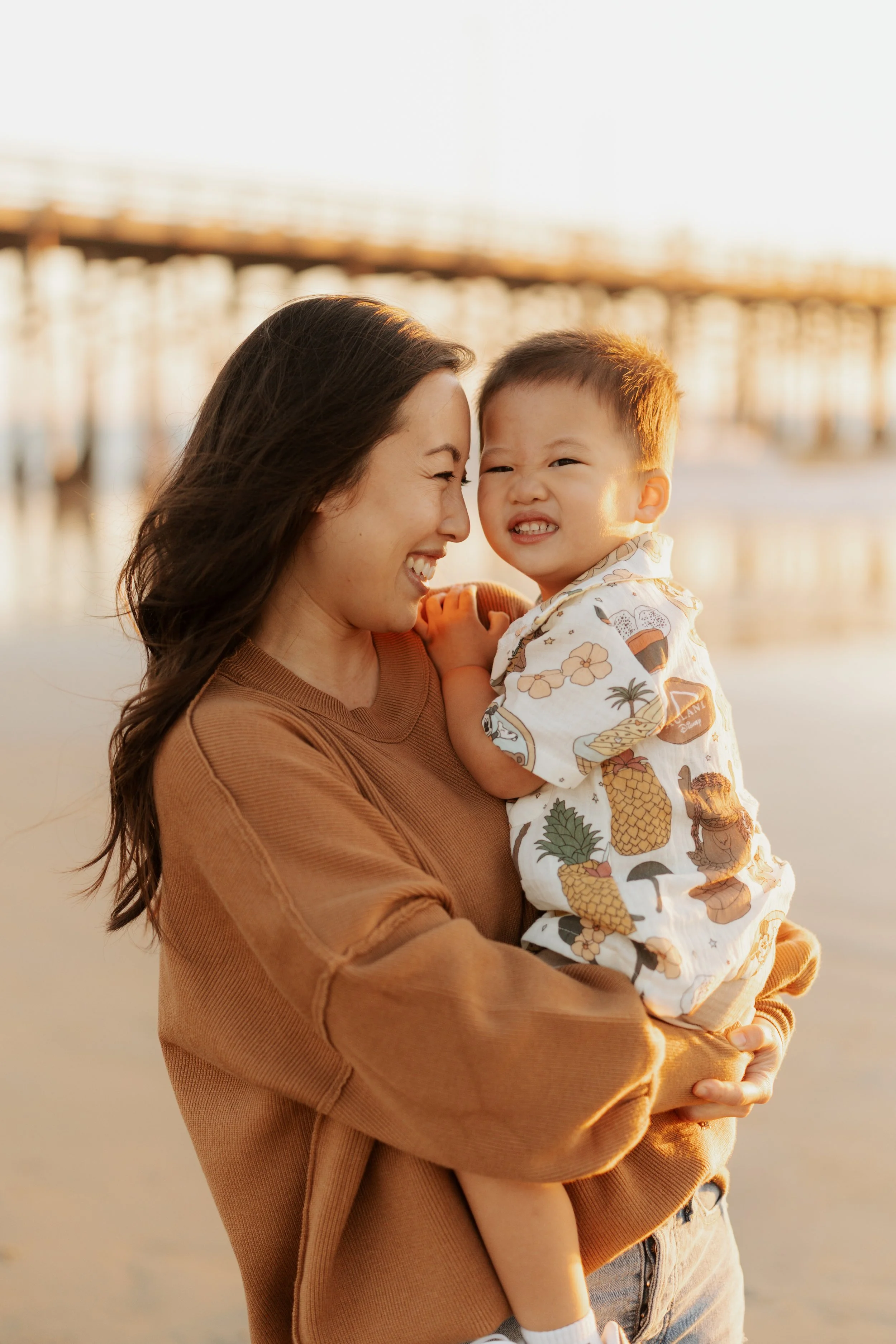 0007-GuzmanFamilyMiniSession-NewportBeachPier-NewportBeachCA-JasmynBPhotography.jpg