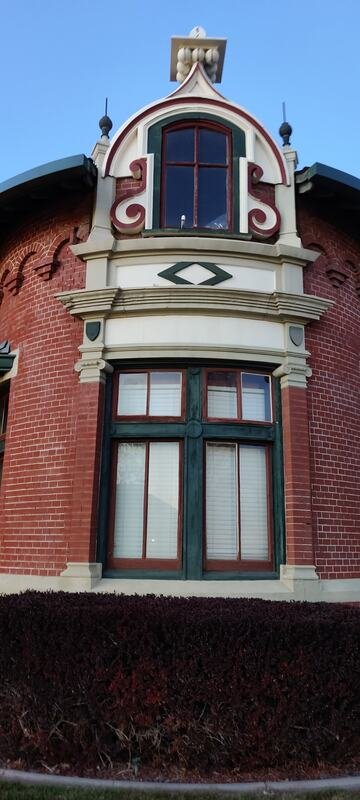 corner_window.jpeg