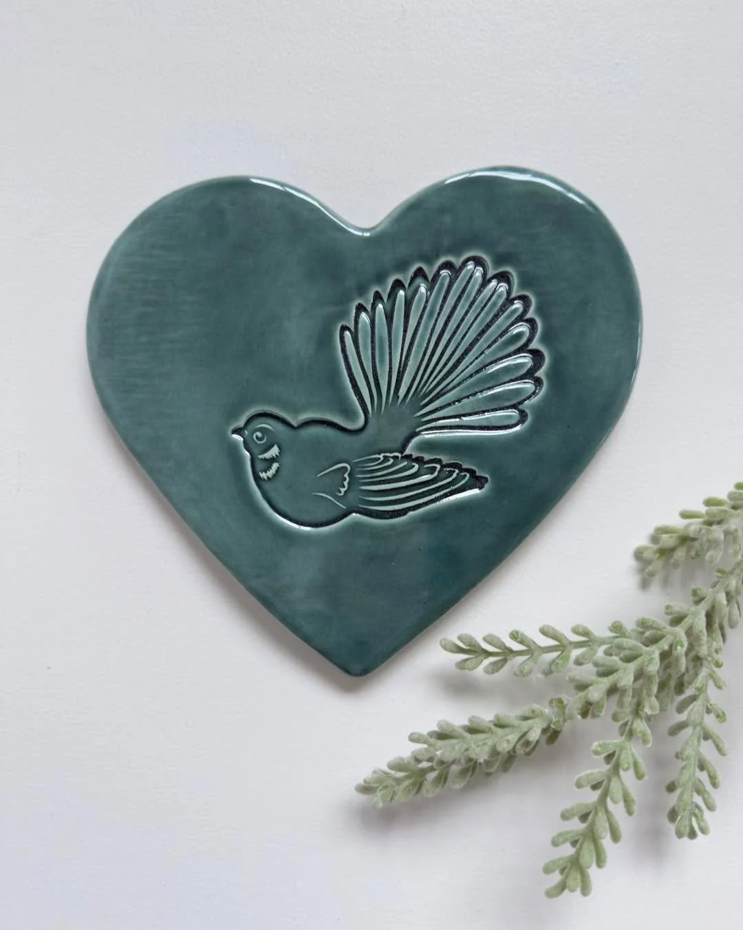 Fantail on a Friday. Ready for a new home 🏡 #ceramicartist #ceramicart #StudioLife #wallhanging #nzmade #handmade #modernceramics #nzartist #smallbusinessowner