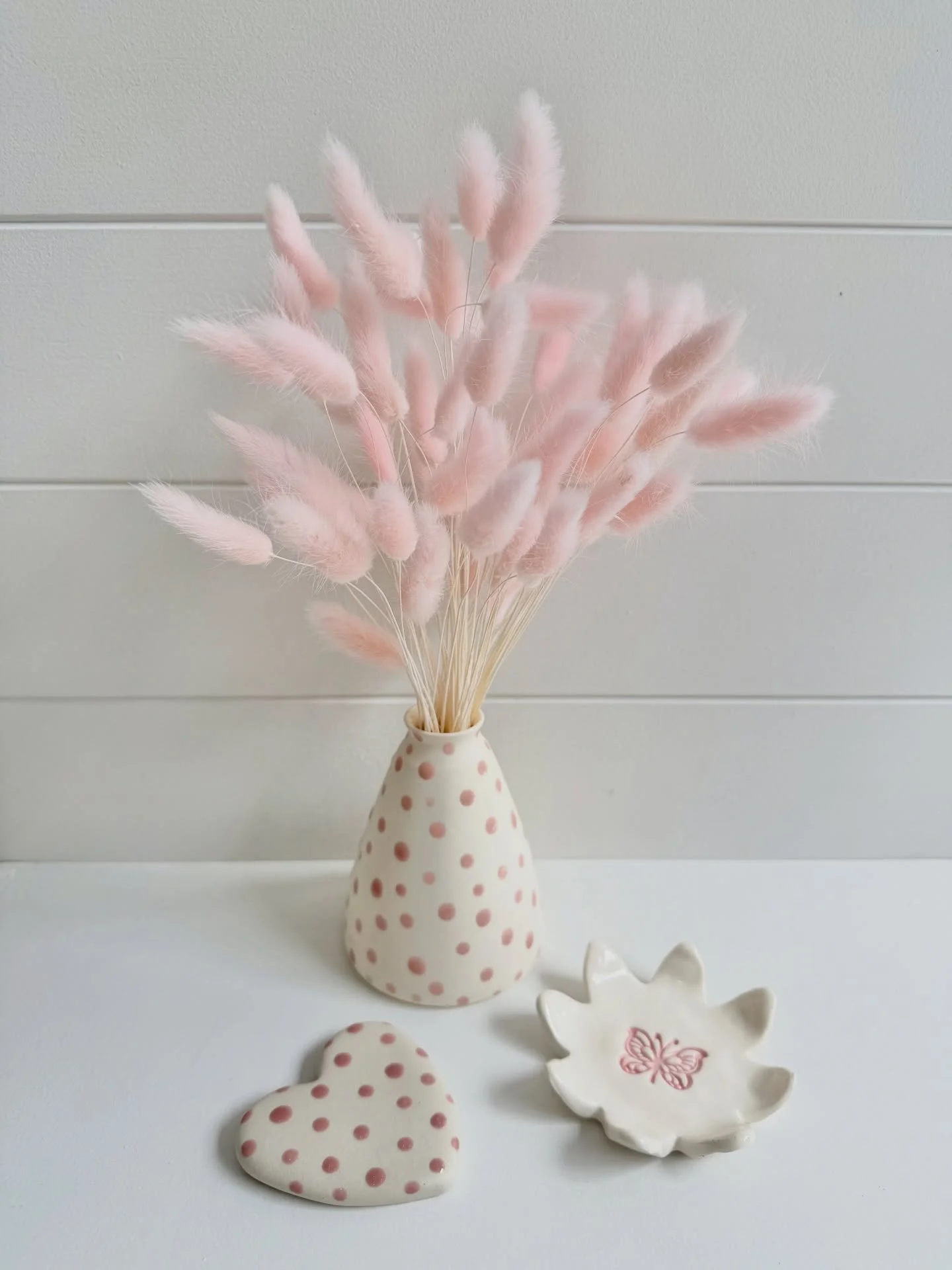 The perfect pink partnership - pink bunny tails from the fab @pompom_florals &amp; my pink glaze.  Bunny tails can be purchased at PomPom florals - Hastings 💓🌸💓