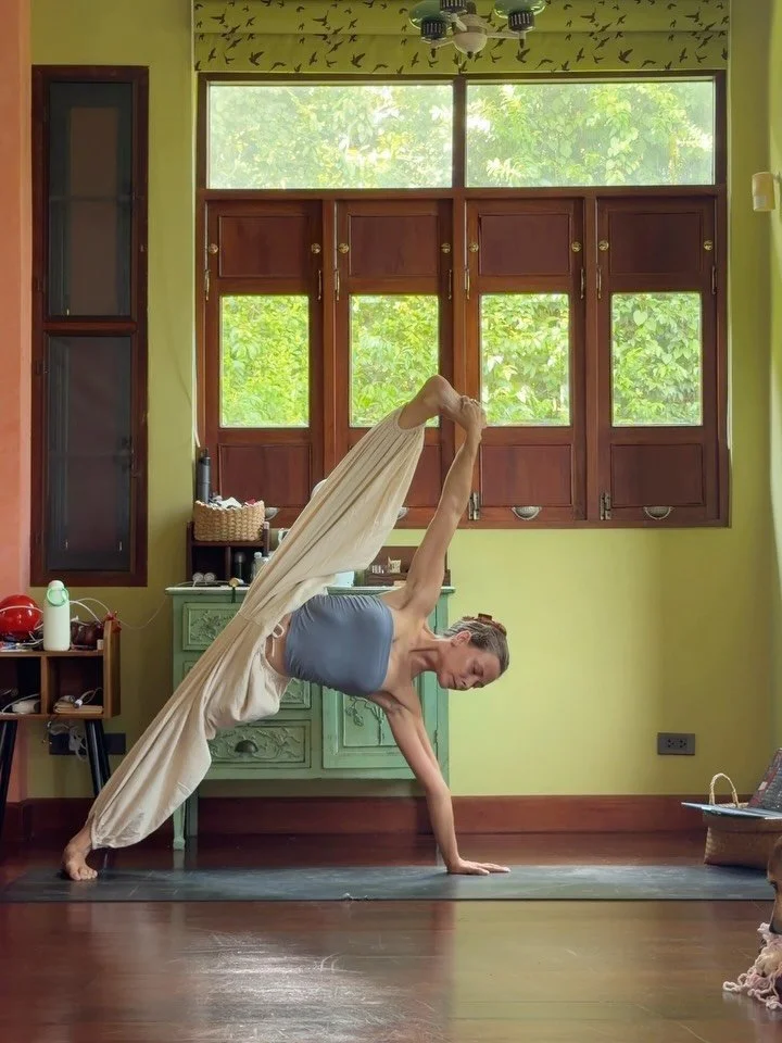 &lsquo;Twas a very musically directed movement practice

flowing in my fav @indigoluna.store on my fav @liforme