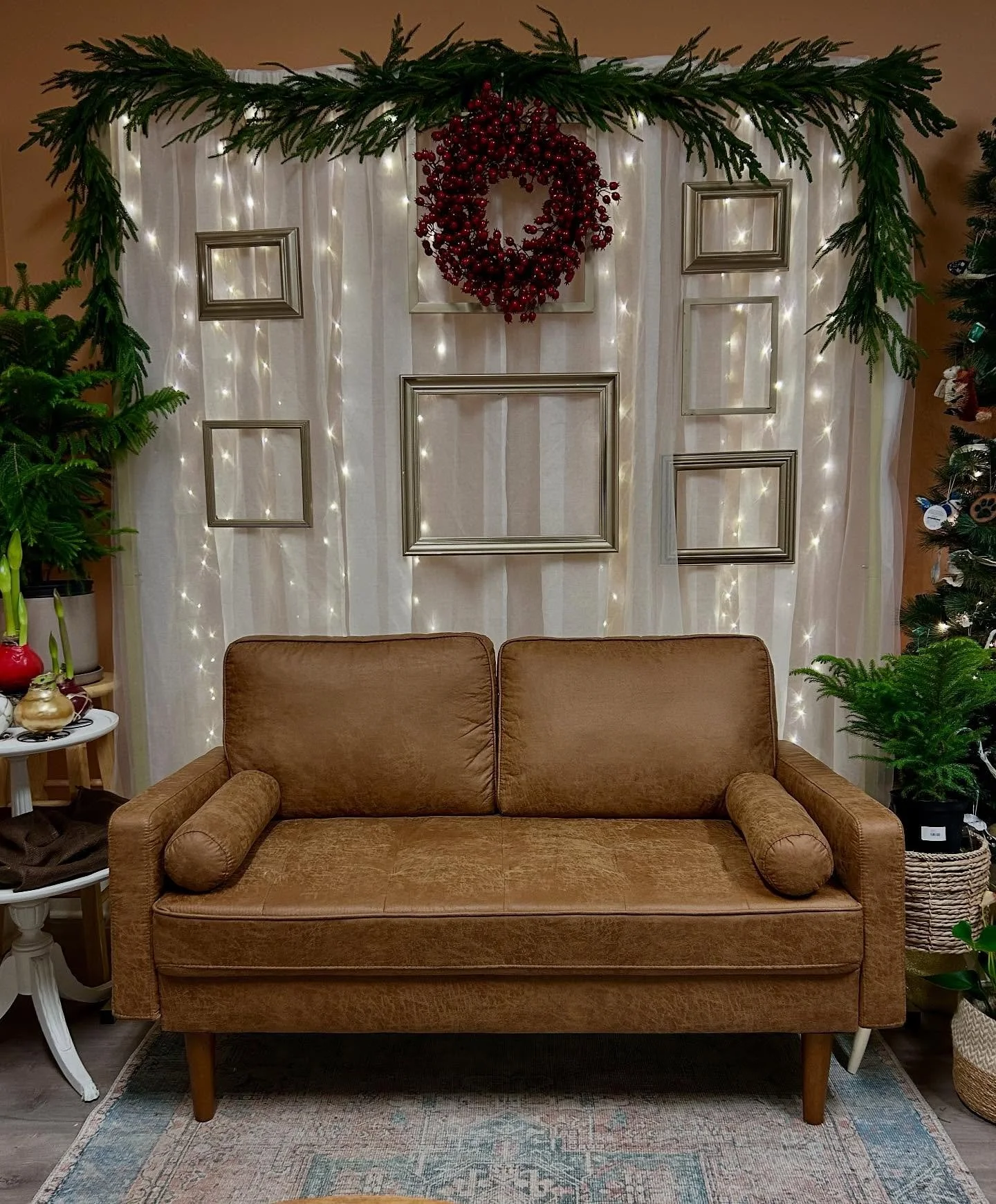 📷 MAGICAL SEASONAL SELFIES ✨

Our team has been busy crafting festive backdrops to help make your Botany &amp; Co. holiday experience magical AND memorable. Whether you&rsquo;re stopping by to browse, to shop a holiday market (the first one is comin