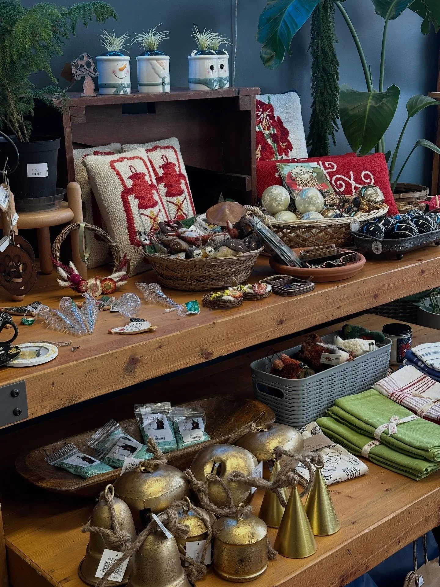 This is your FINAL CALL to shop with us before we close for winter break! We&rsquo;re open *special hours* this week, 10-3, Tuesday, December 30 - Friday, January 2, and our year-end sale continues. 

We&rsquo;ve also added all of our remaining clear