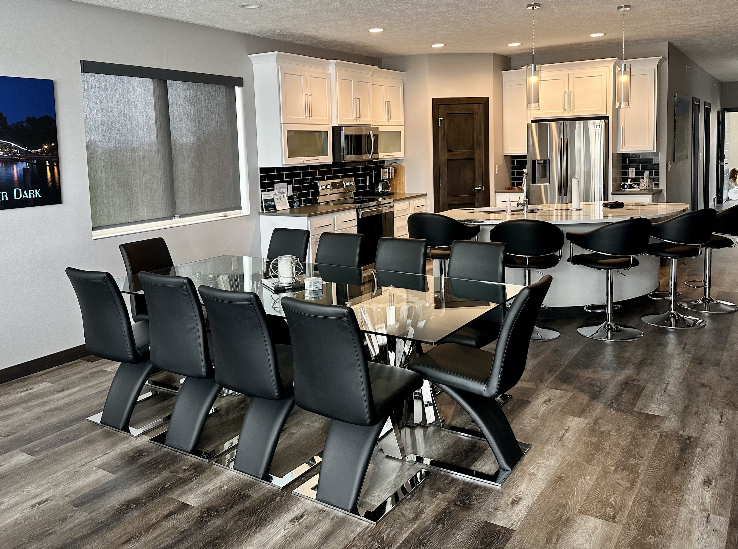 Dining Area (seats 10)
