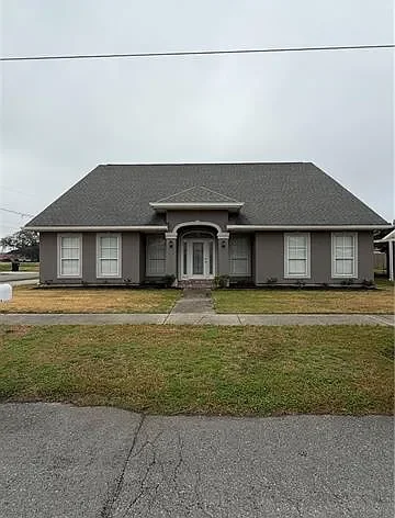 200 W St. Jean Baptiste