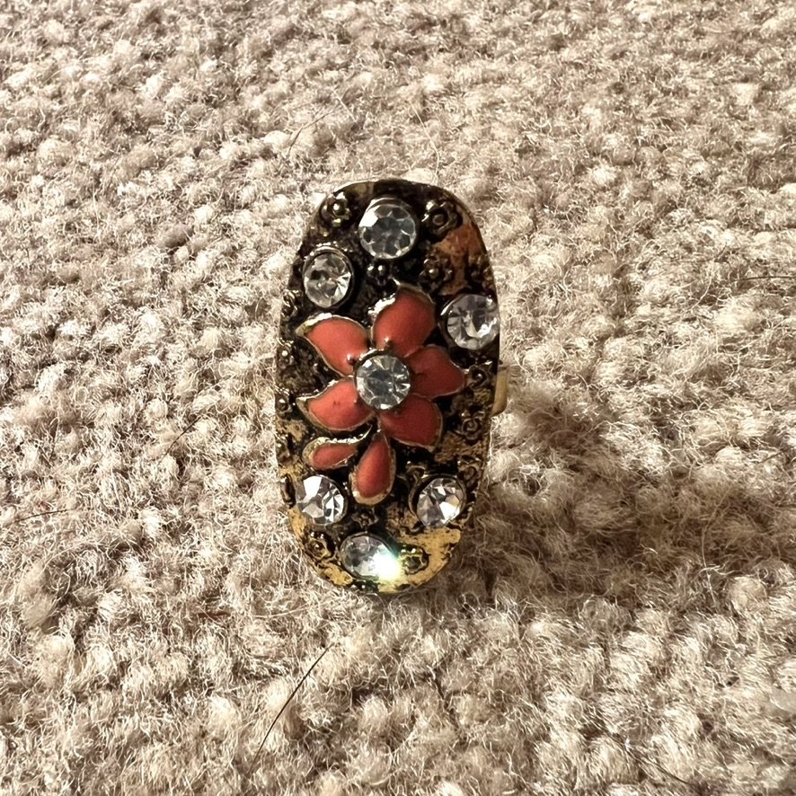 Adjustable cocktail ring