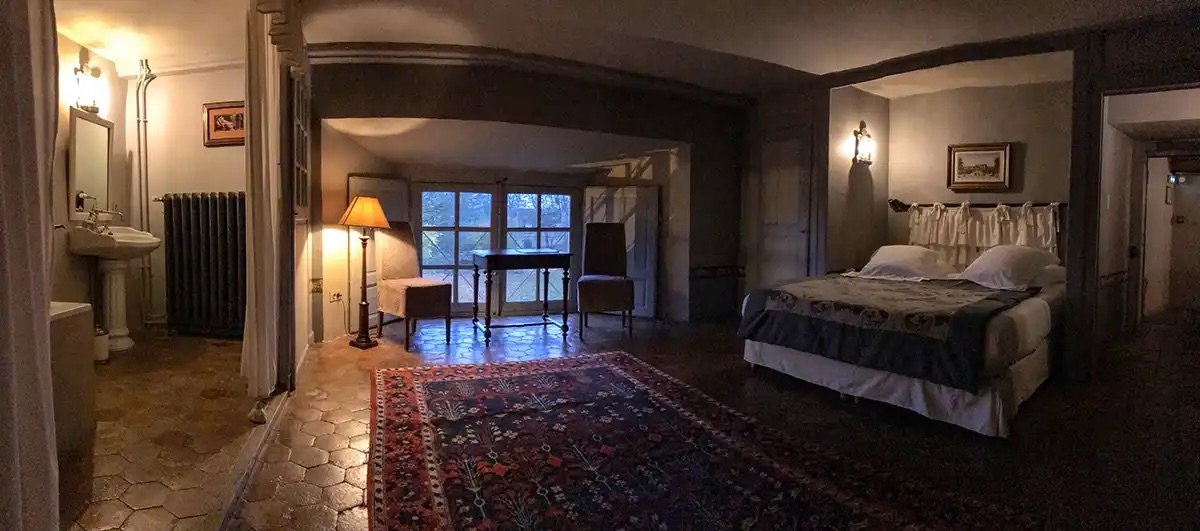 chateau-bedroom.jpeg