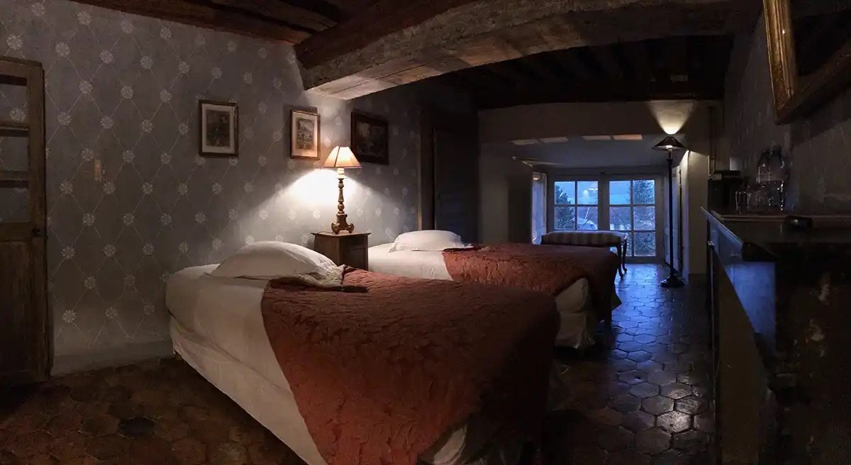 chambre-au-chateau-de-vallery.jpeg