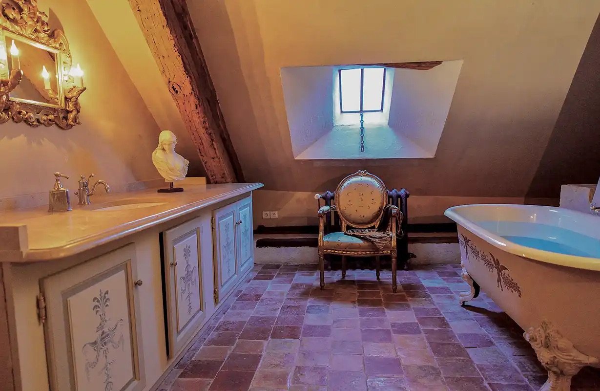 henri-IV-bathroom.jpeg
