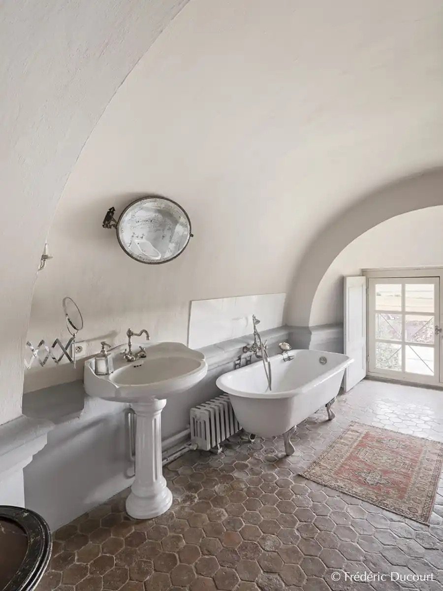 petit-conde-bath.jpeg