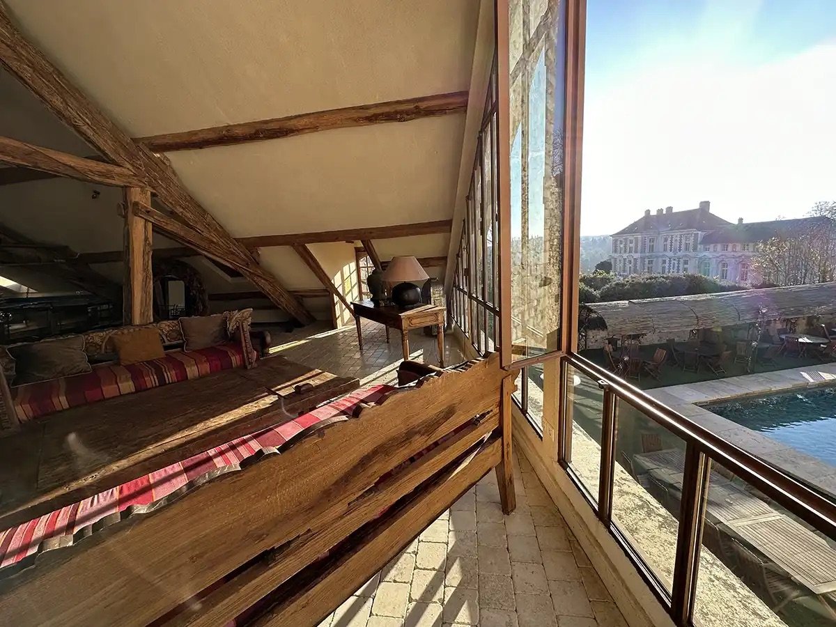 chambre-piscine-chateau.jpeg