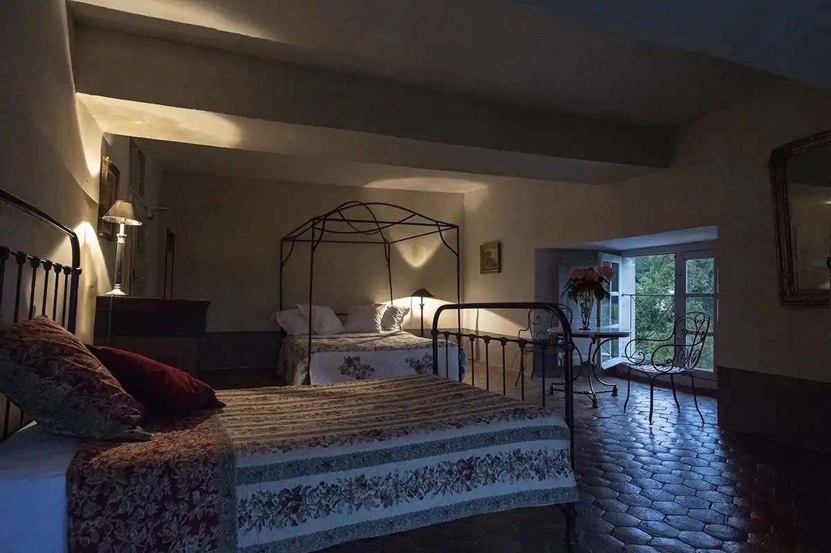 2-beds-renaissance-wedding-room.jpeg