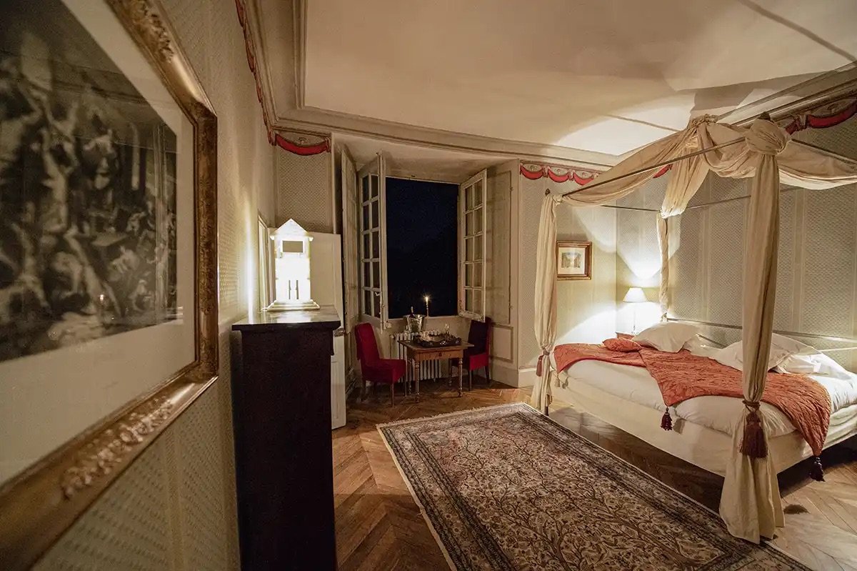 restauration-renaissance-bedroom.jpeg