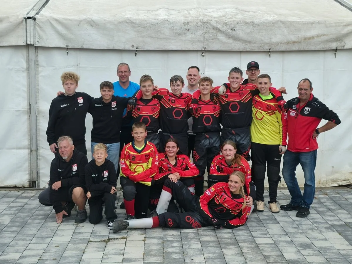 Heute ging es f&uuml;r unsere Jugend nach Durmersheim zum Platzierungsturnier. Dort wartete kein Geringerer als der Tabellenf&uuml;hrer der S&uuml;dliga auf uns. 💪
Am Ende entschied der Taifun das Spiel mit 17:2 f&uuml;r sich und zieht weiter ins Ha