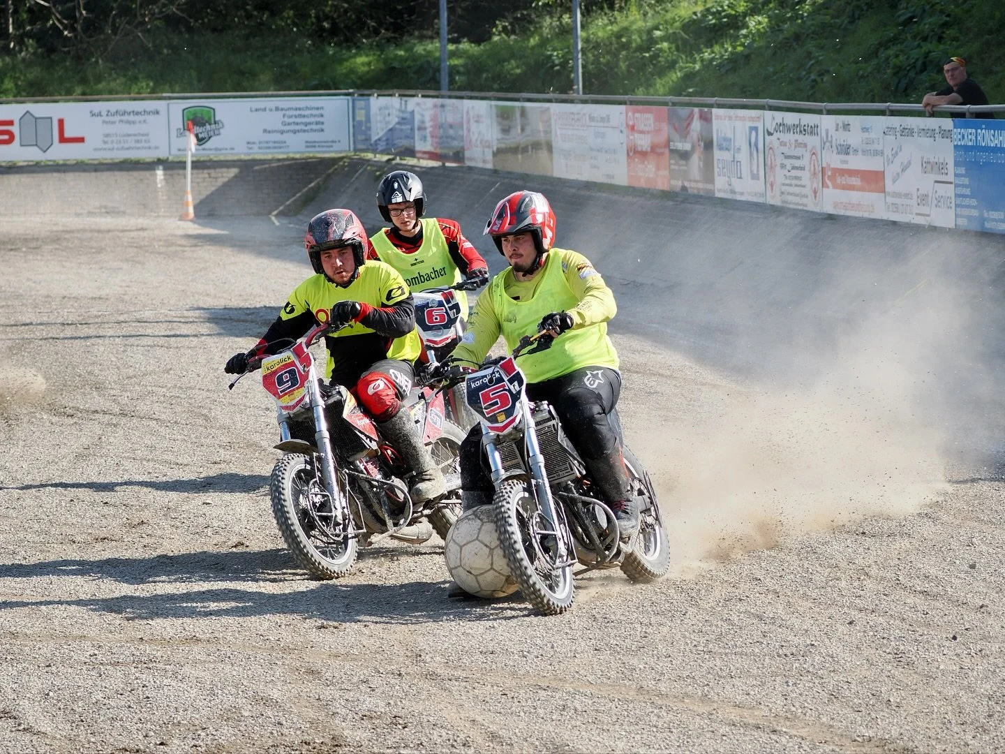 Heute stand nicht der Wettkampf, sondern der Spa&szlig; im Vordergrund! 🎉 Unser internes Vereinsturnier bot jede Menge Motoball, gute Laune und gemeinsame Zeit mit tollen Menschen. 

Mit dabei waren 5 bunt gemischte Teams &ndash; von Spielern unsere