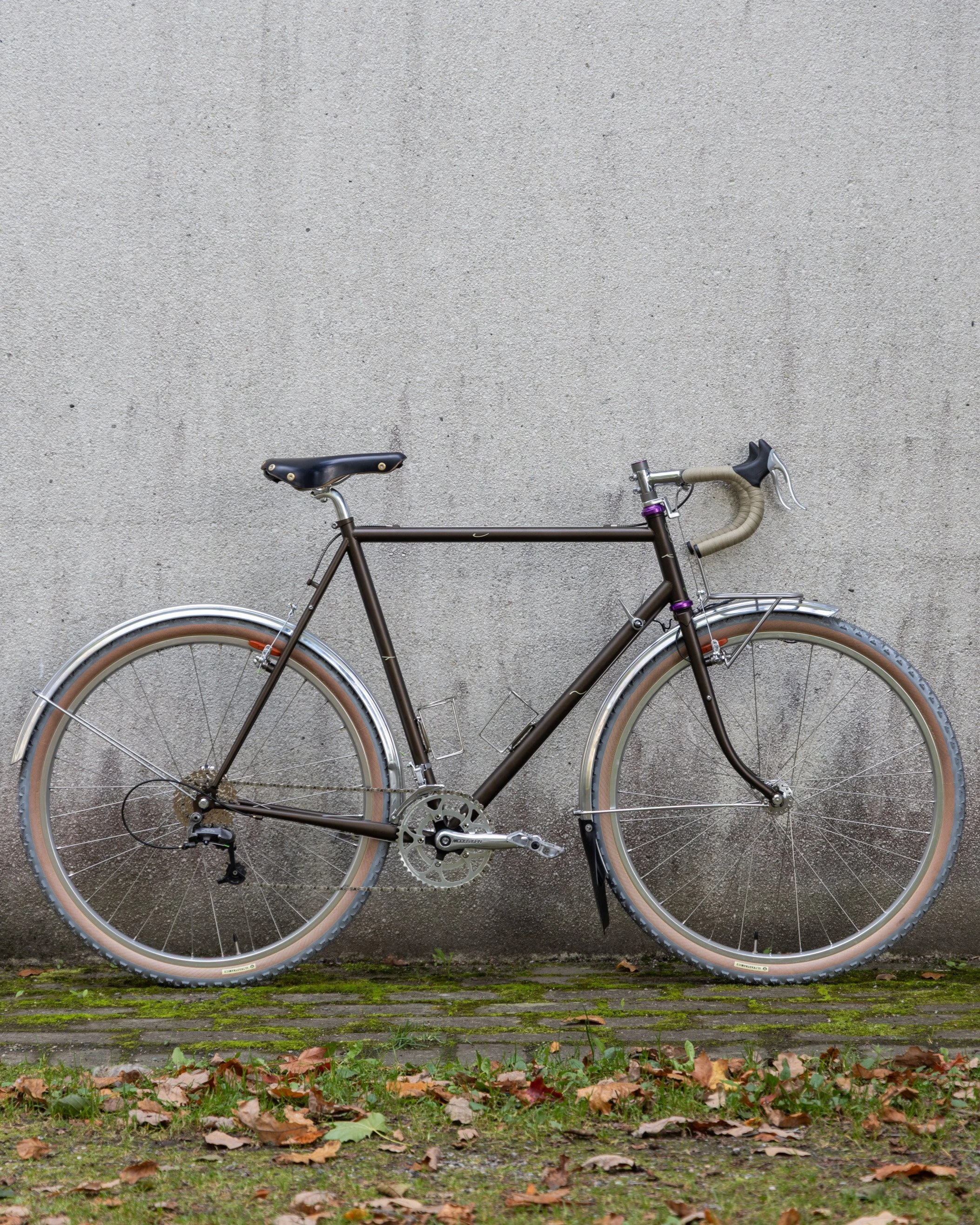 Our first custom order complete bike!

This bike was built for a customer who asked for a build similar to our "favourite" Tunk, the one you see pinned first on our IG and shown on the frameset page on our site.

The size is bigger (61 vs 5