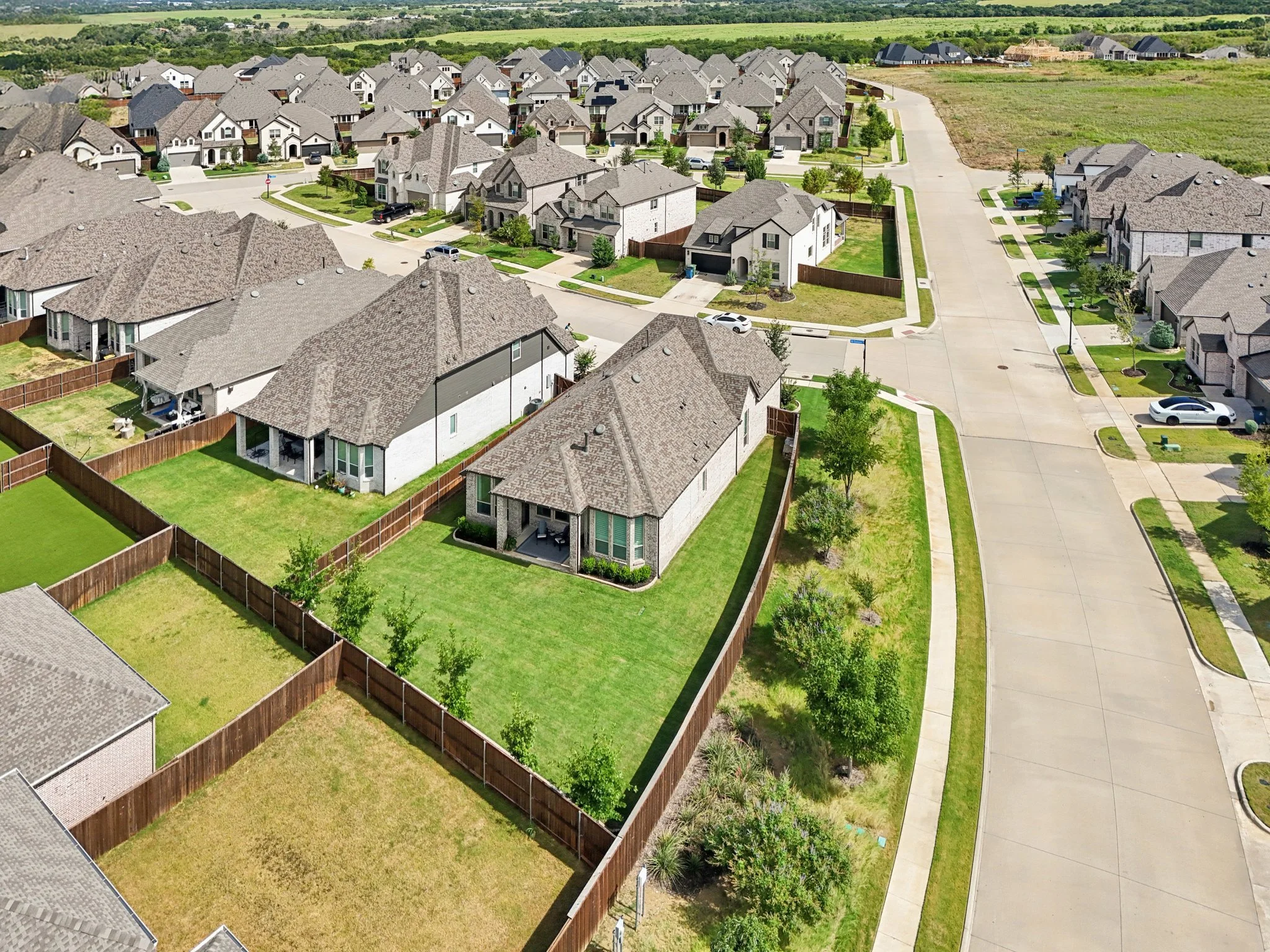 72-web-or-mls-Dartmoor Dr-S0508-070.jpg