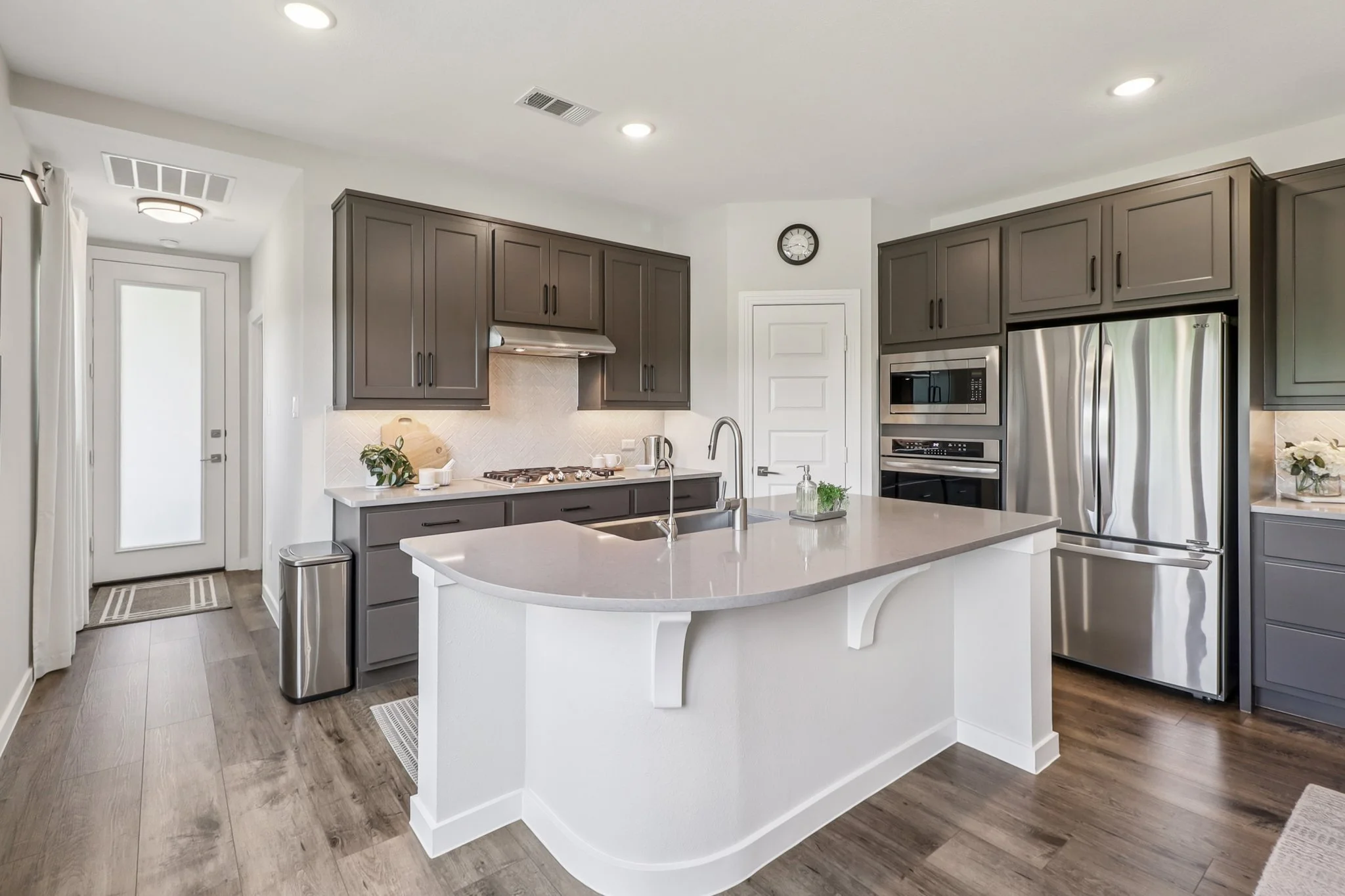 11-web-or-mls-Rosemary Ct-S1107-009.jpg