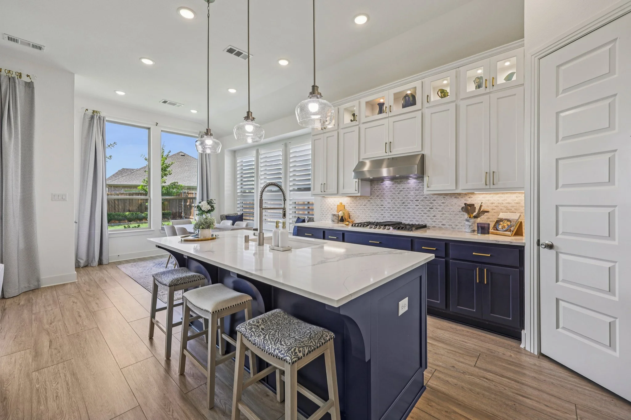19-web-or-mls-Dartmoor Dr-S0508-017.jpg