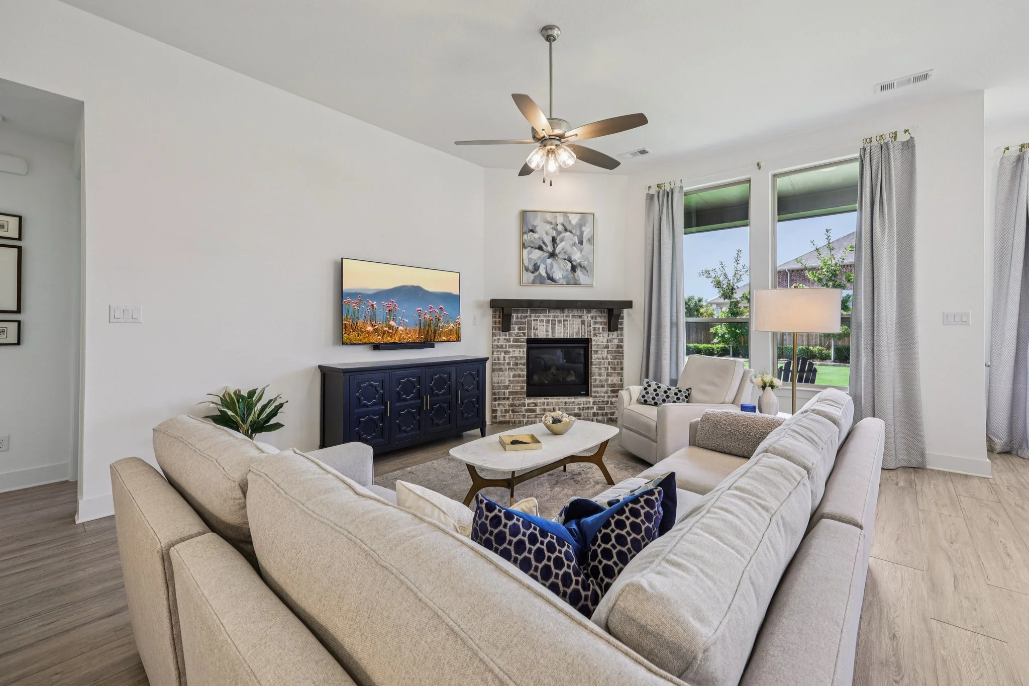 13-web-or-mls-Dartmoor Dr-S0508-011.jpg