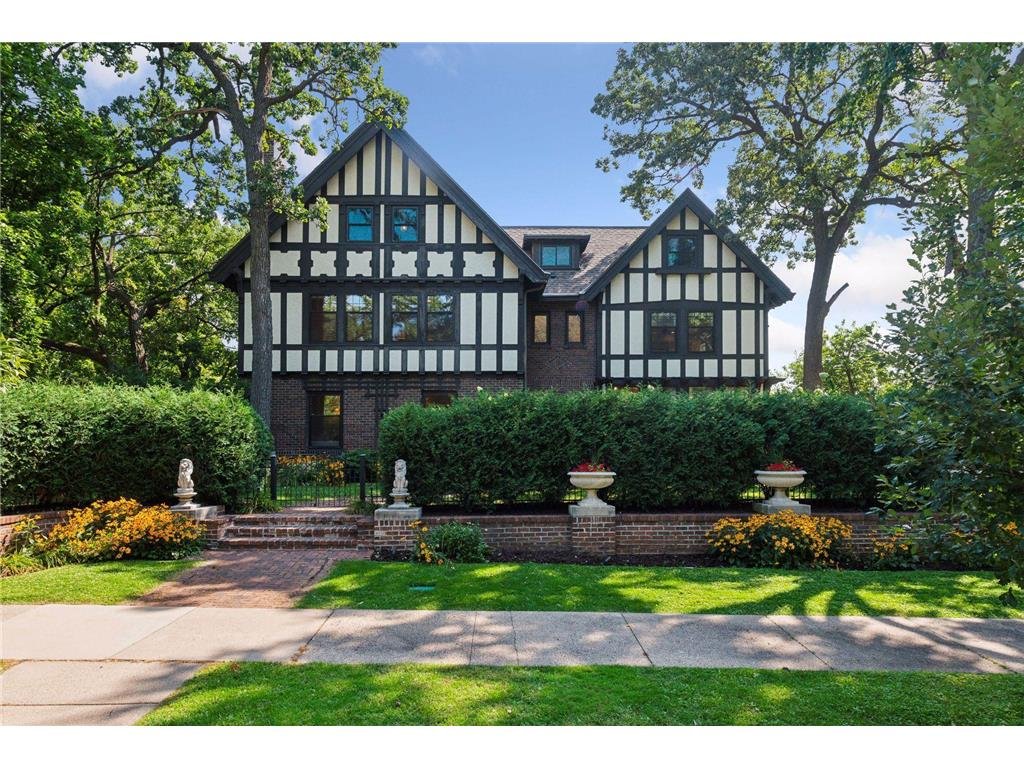 1903 Girard Avenue S Minneapolis, MN