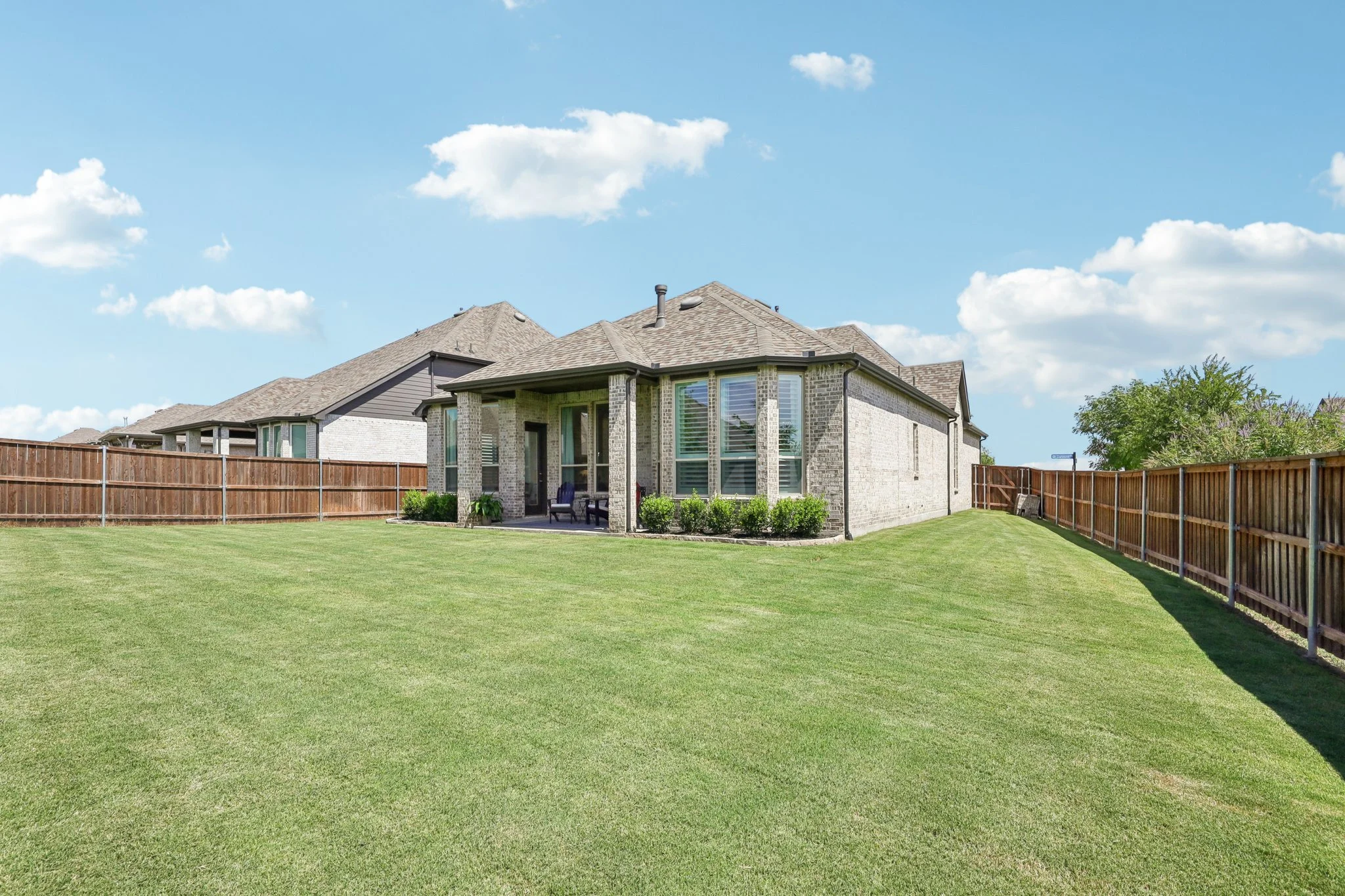 54-web-or-mls-Dartmoor Dr-S0508-052.jpg