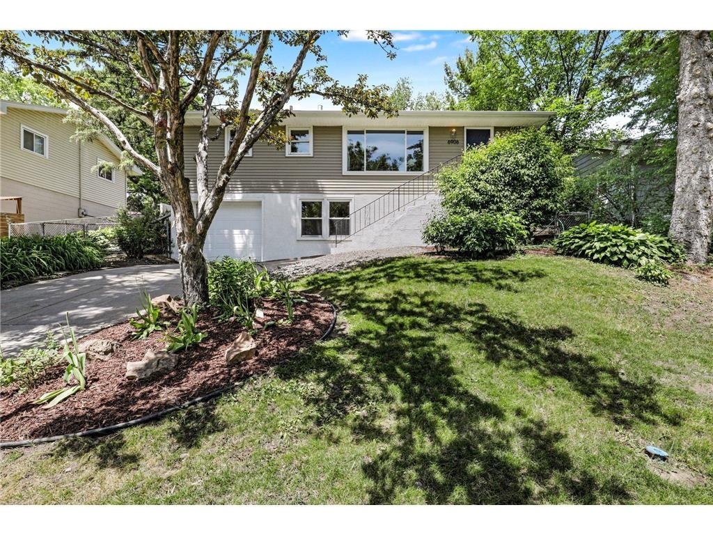6906 Valley Place Crystal, MN