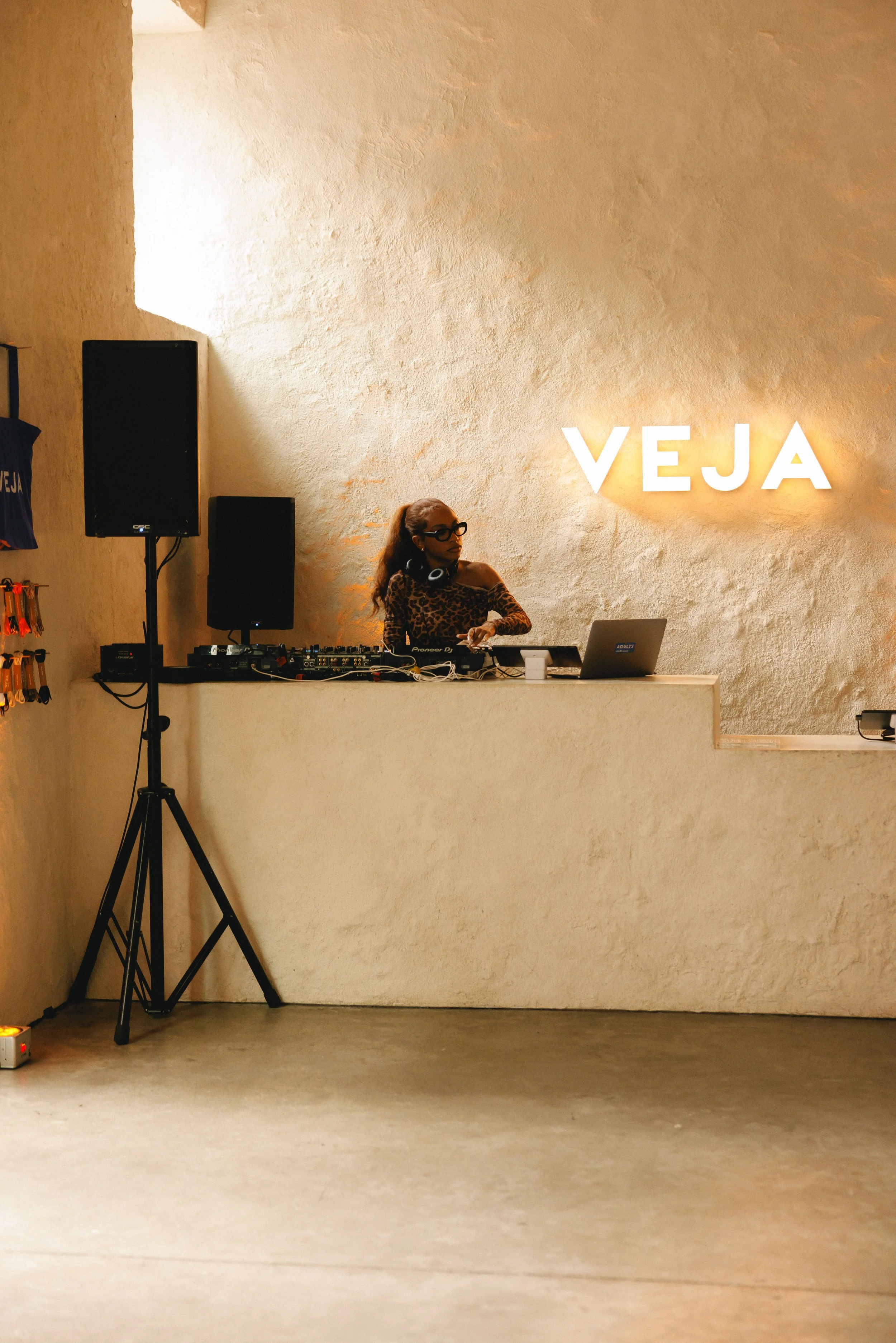 Veja Brooklyn - Middle