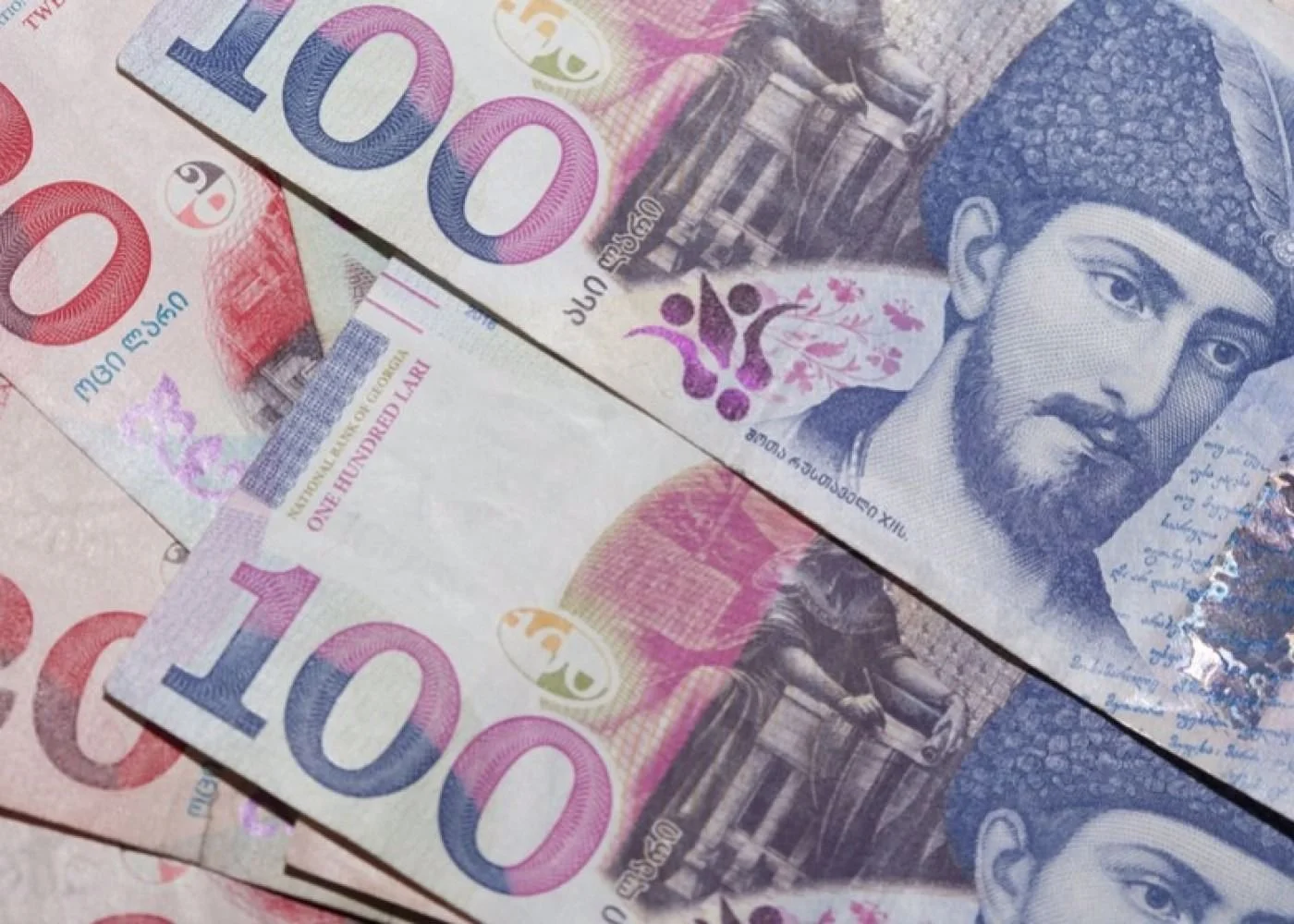 რა განსხვავებაა მინიმალურ და საცხოვრებელ ხელფასს შორის?