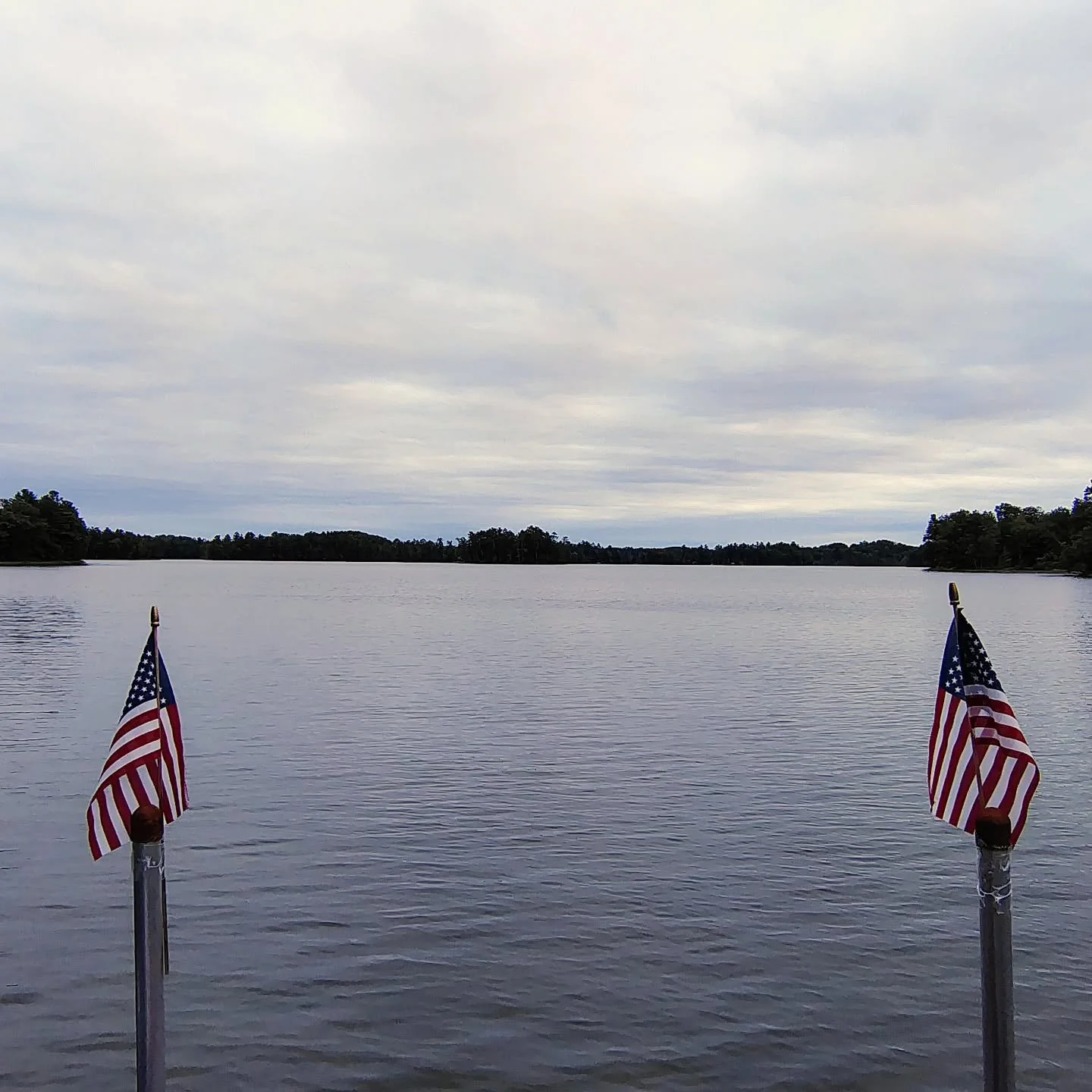π The dock is quiet, the lake is still, and another summer at the cabin is in the books.
But just because the season changes, doesn’t mean the memories (or the cabin) have to fade. π‘β¨
We’re here to help with end-of-summer deep cleans,
