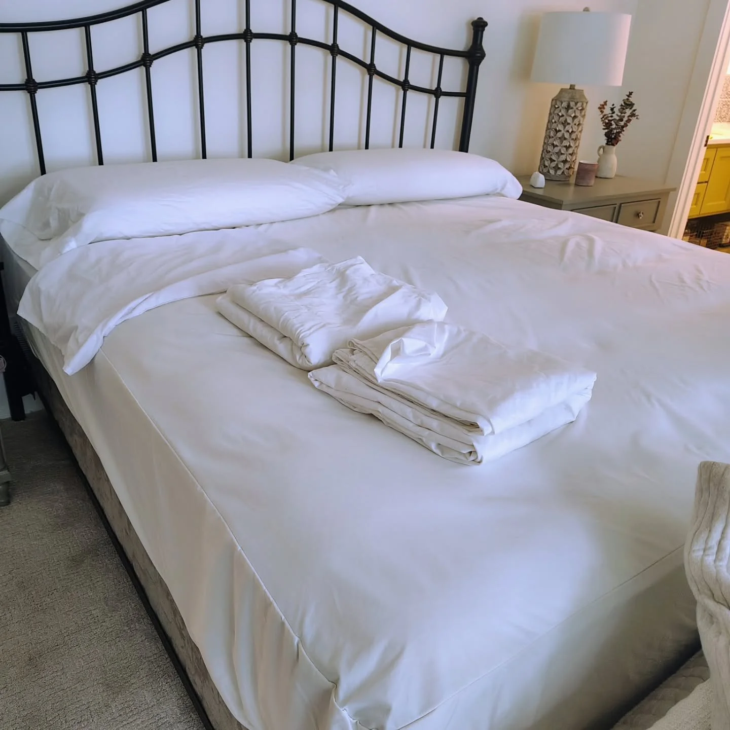 Another day, another clean… π§Ήβ¨
Is your cabin ready for fall colors + holiday visitors?
π Book today & let us handle the sparkle!