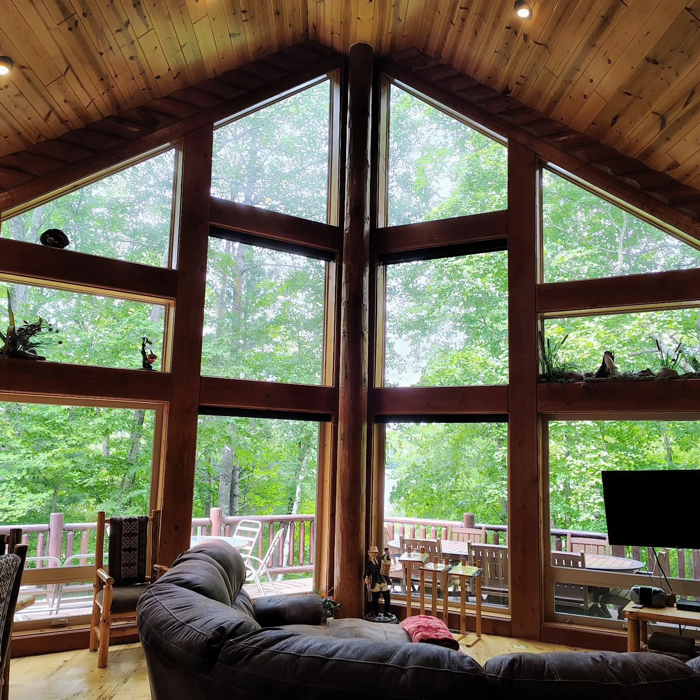 β¨ Your cabin should feel like an escape, not a to-do list. β¨
Imagine walking in after a long drive… the wood gleams, the air is fresh, and everything is ready for you to relax. πͺ΅π² No stress. No mess. Just cabin bliss.
That’s the magic