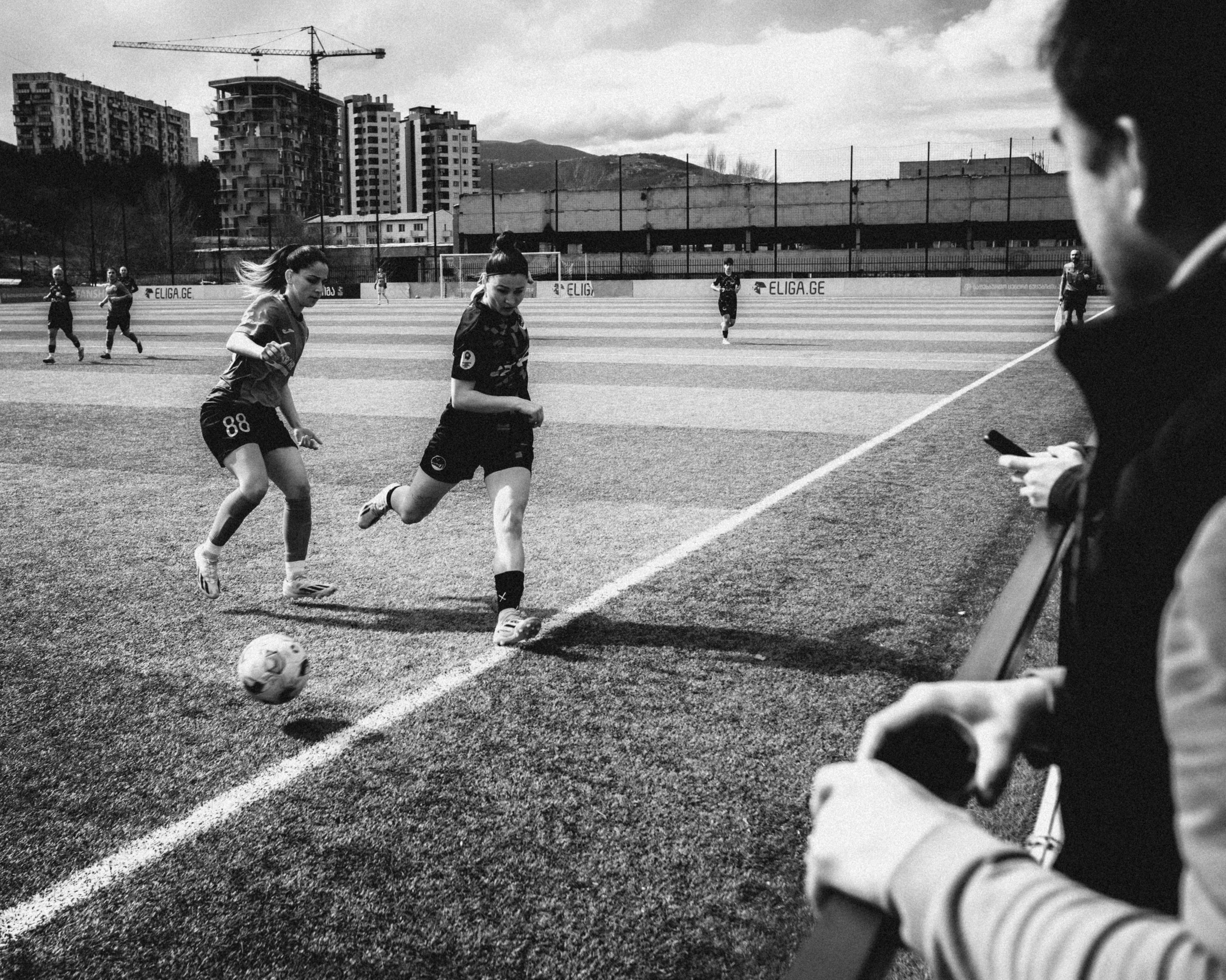 Pass down the wing from Natia Danelia. 